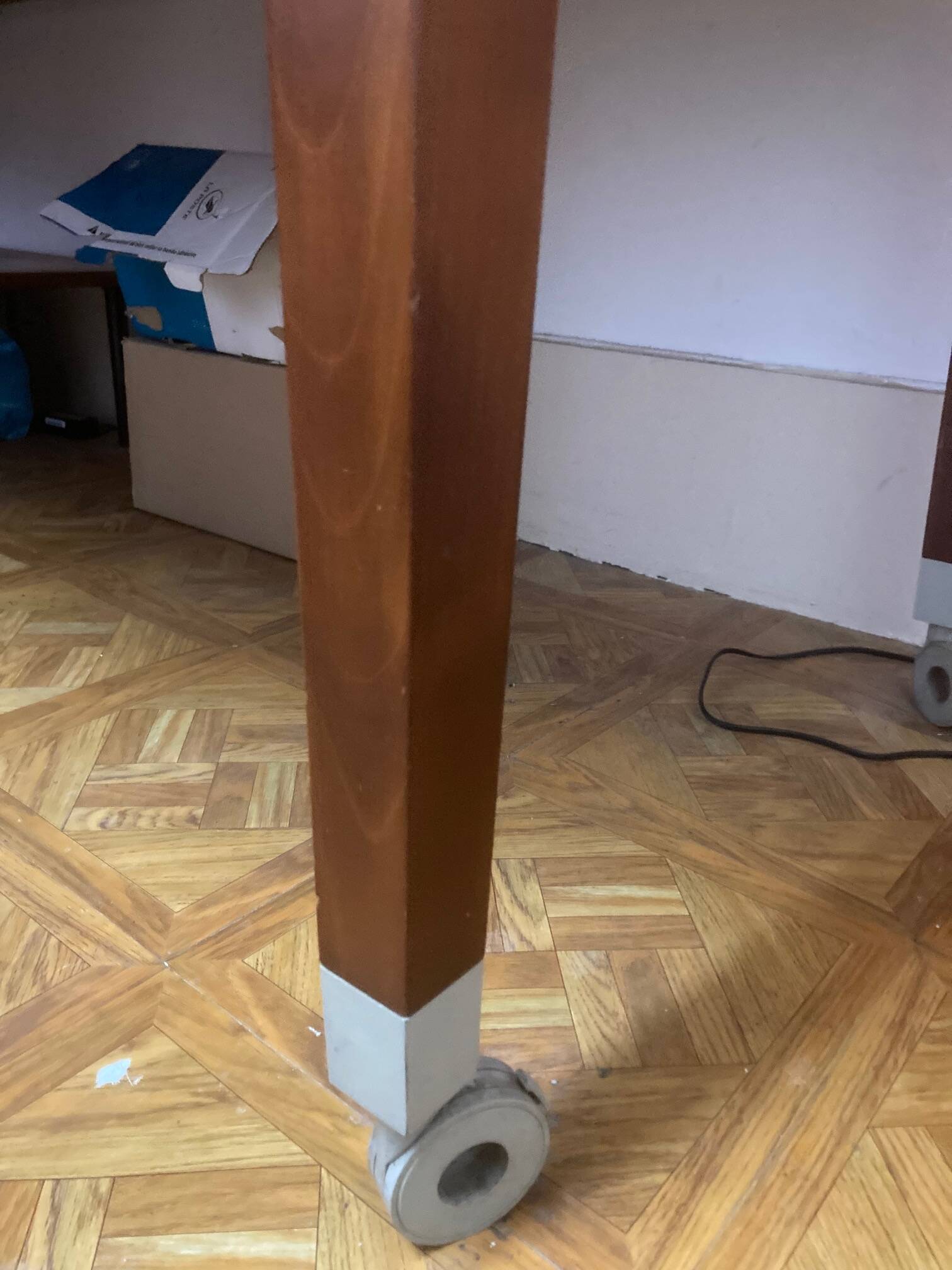 Neoz high table Philippe Starck