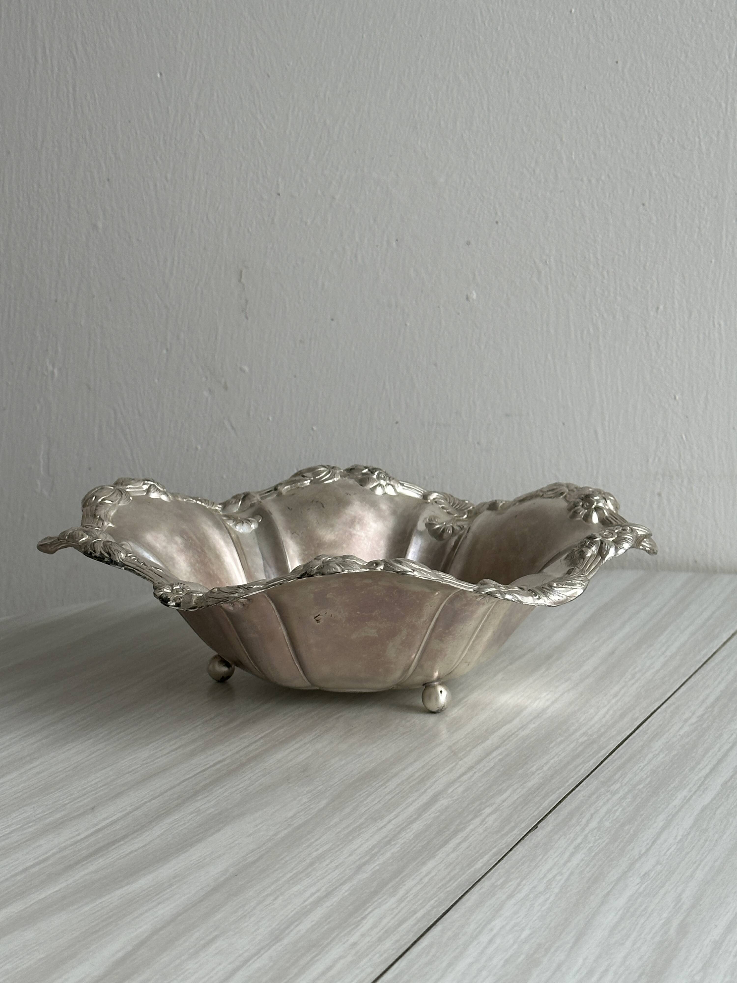 Saladier ancien en métal