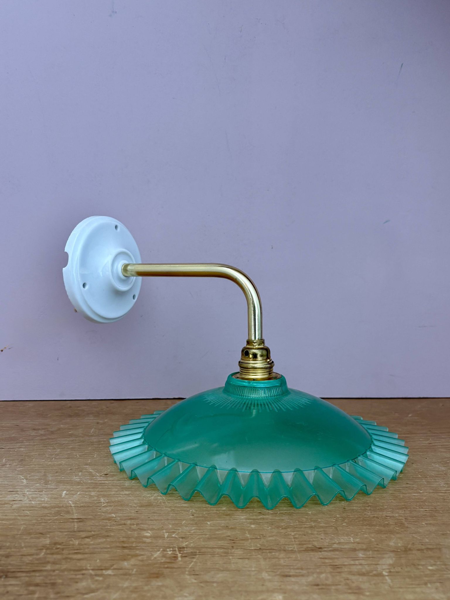 Applique coudée abat-jour vintage en plastique vert