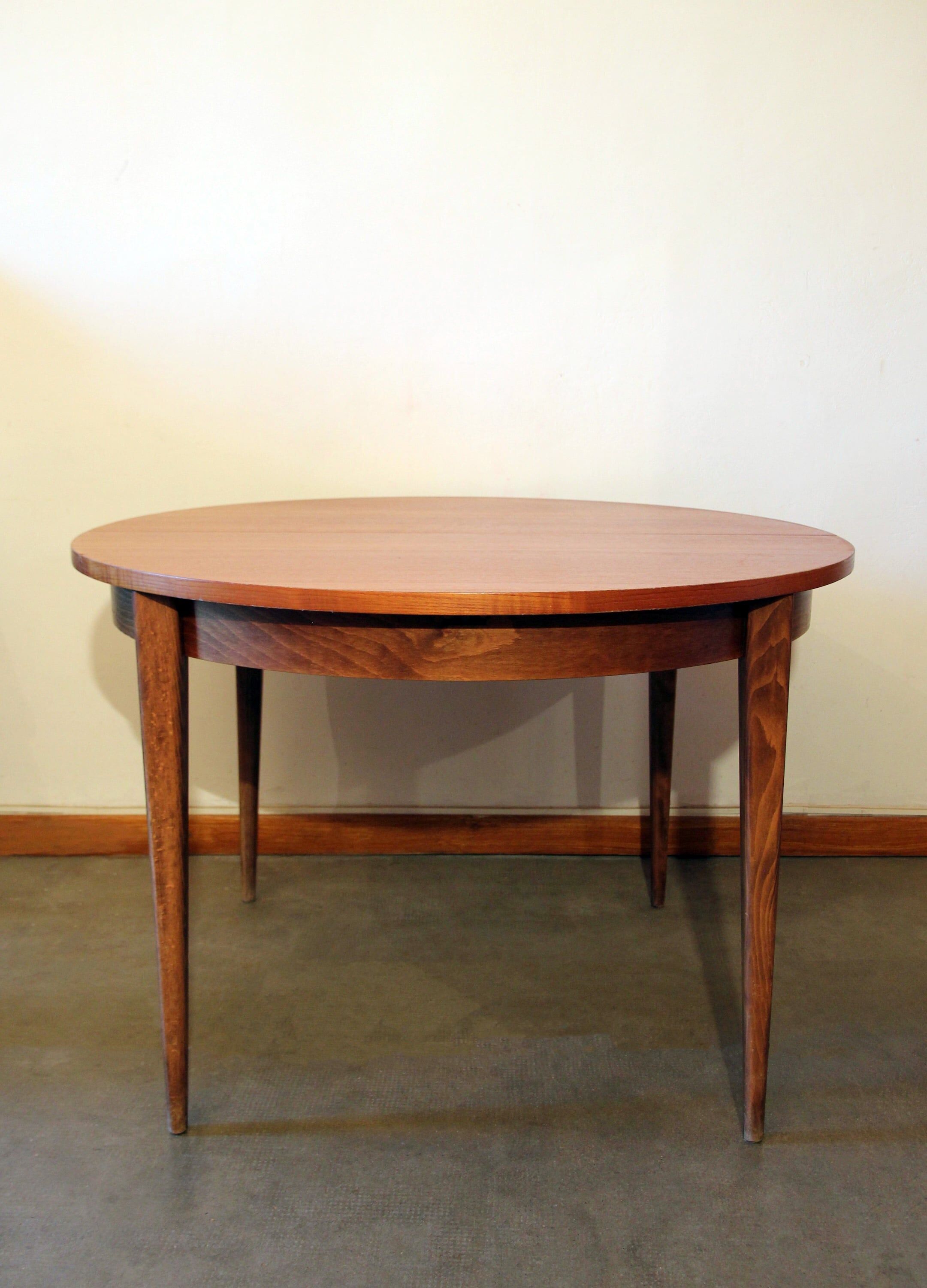 Vintage extendable round table
