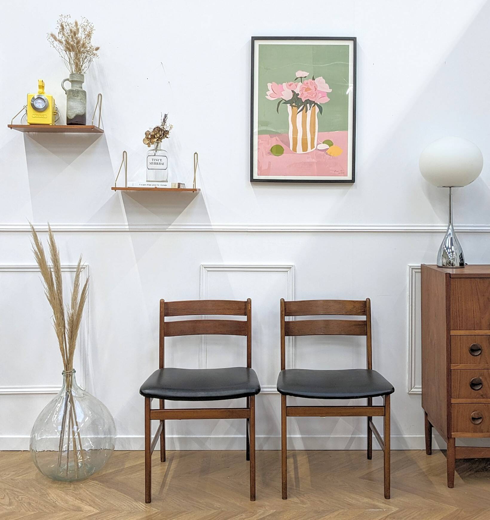 Set of 2 minimalist black chairs