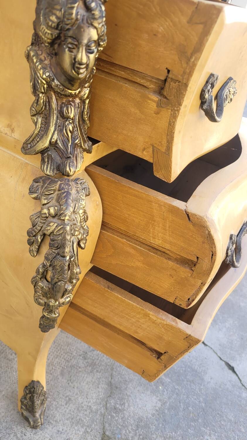 Curved Louis XV style chest of drawers in elm burl and bronze marquetry