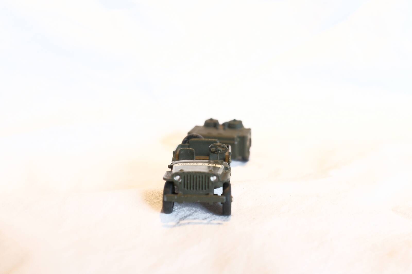 Little Jeep 80b + Marion 823 kitchen from Dinky Toys
