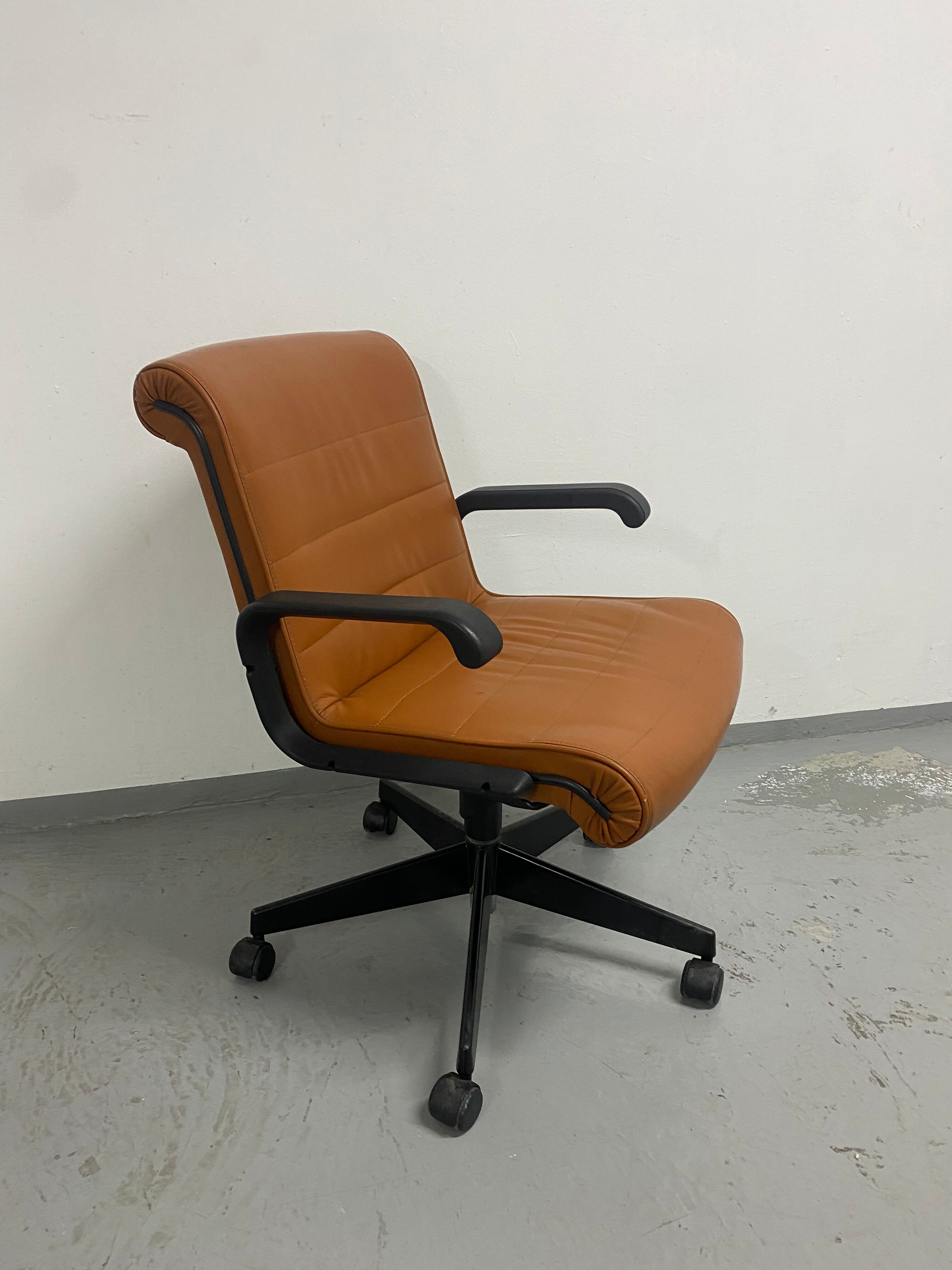 Fauteuil Richard Sapper édition Knoll cuir cognac
