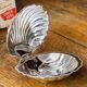 Beurrier coquille avec couteau, plaqué argent, Queen