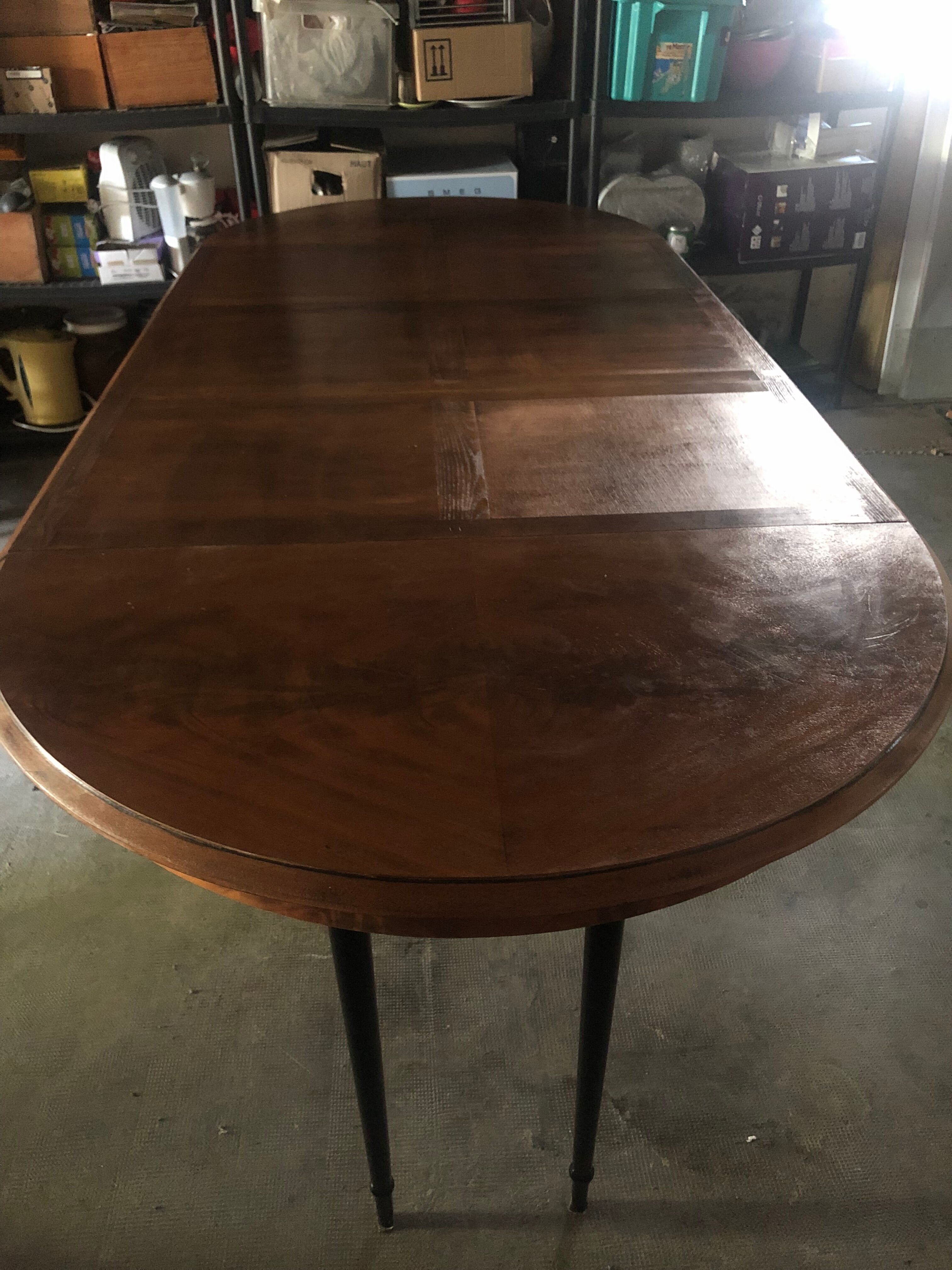 Table - pedestal table with 3 extensions: 4-10 people