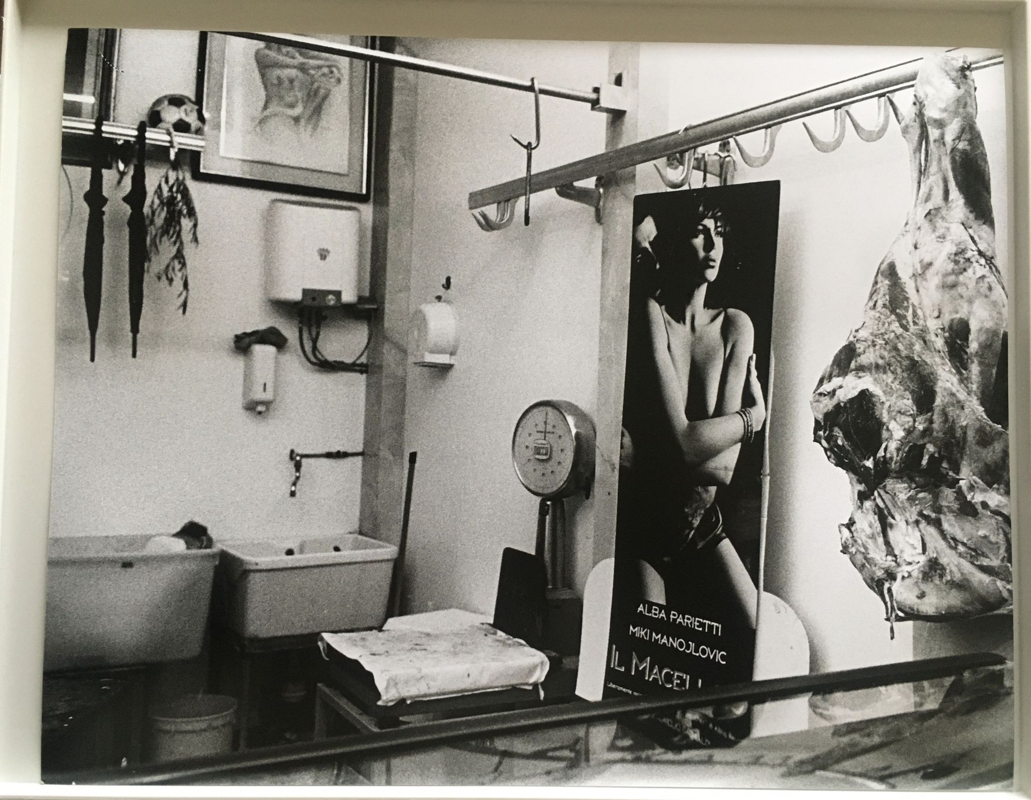 Draw Italy 90s - Female nude in a butcher shop