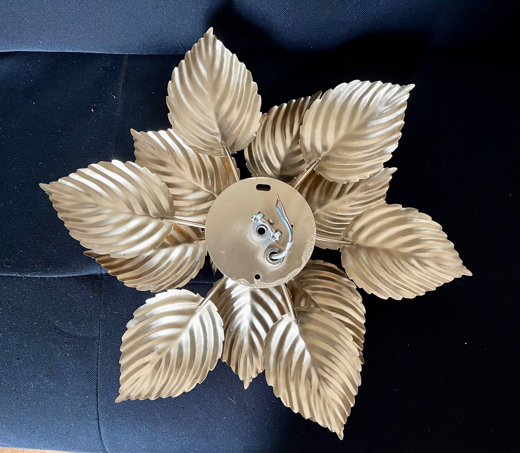 Golden flower wall lamp