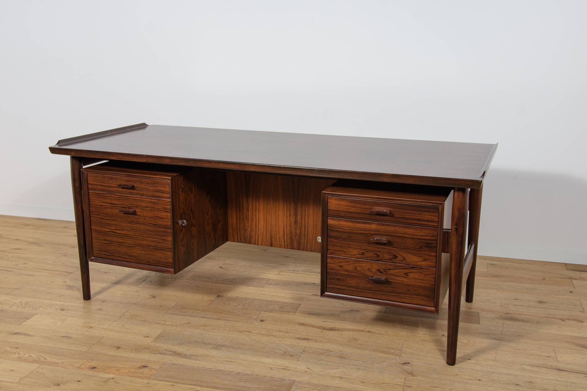 Mid-Century Rosewood Freestanding Desk Model 207 by Arne Vodder for Sibast,