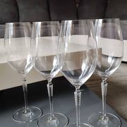 Set of 4 large red wine glasses. With a long twisted stem. Signed Schott Zwiesel. High 27 cm