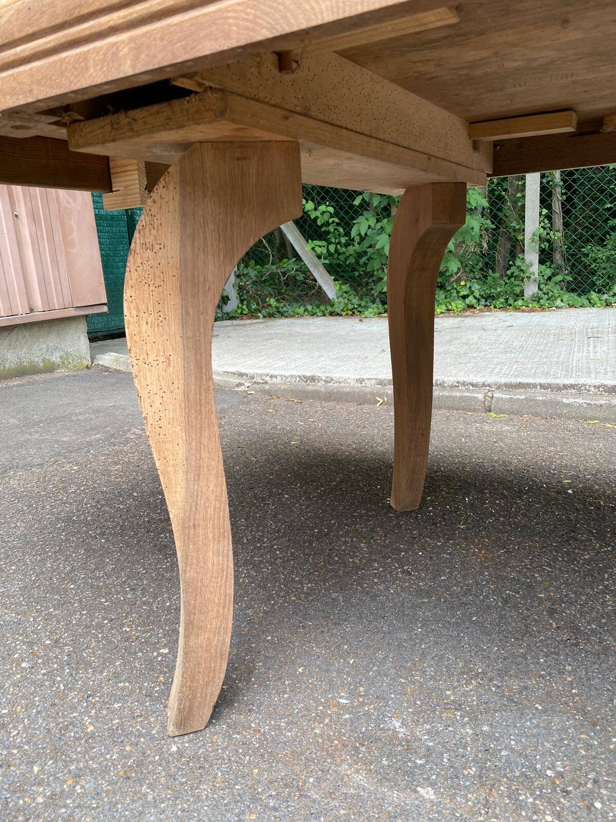 Renovated Art Deco extendable dining table in solid oak and pine from the 1960s.
