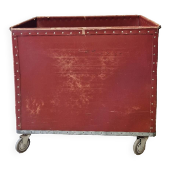 Suroy industrial crate