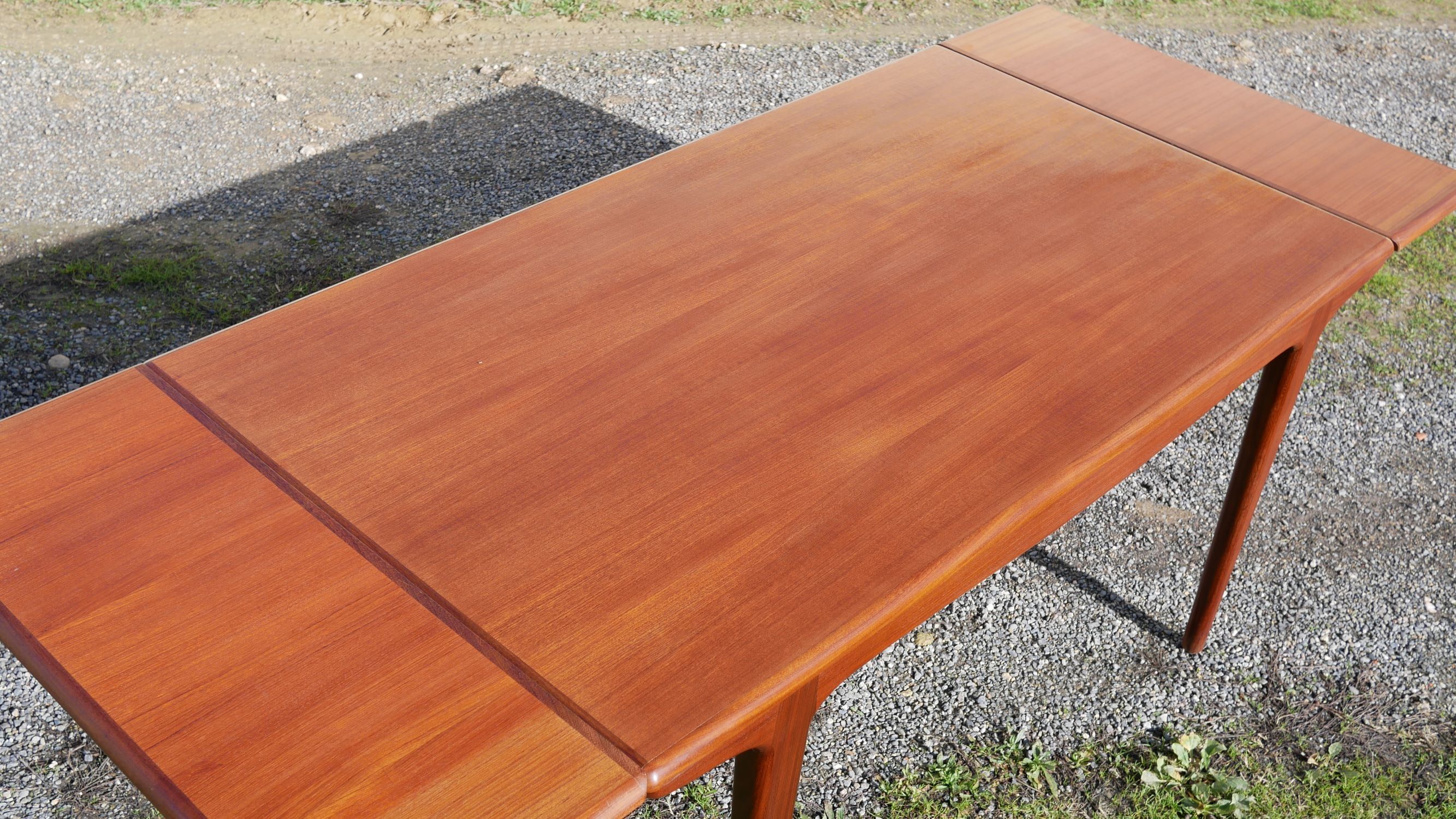 Table de repas scandinave en teck