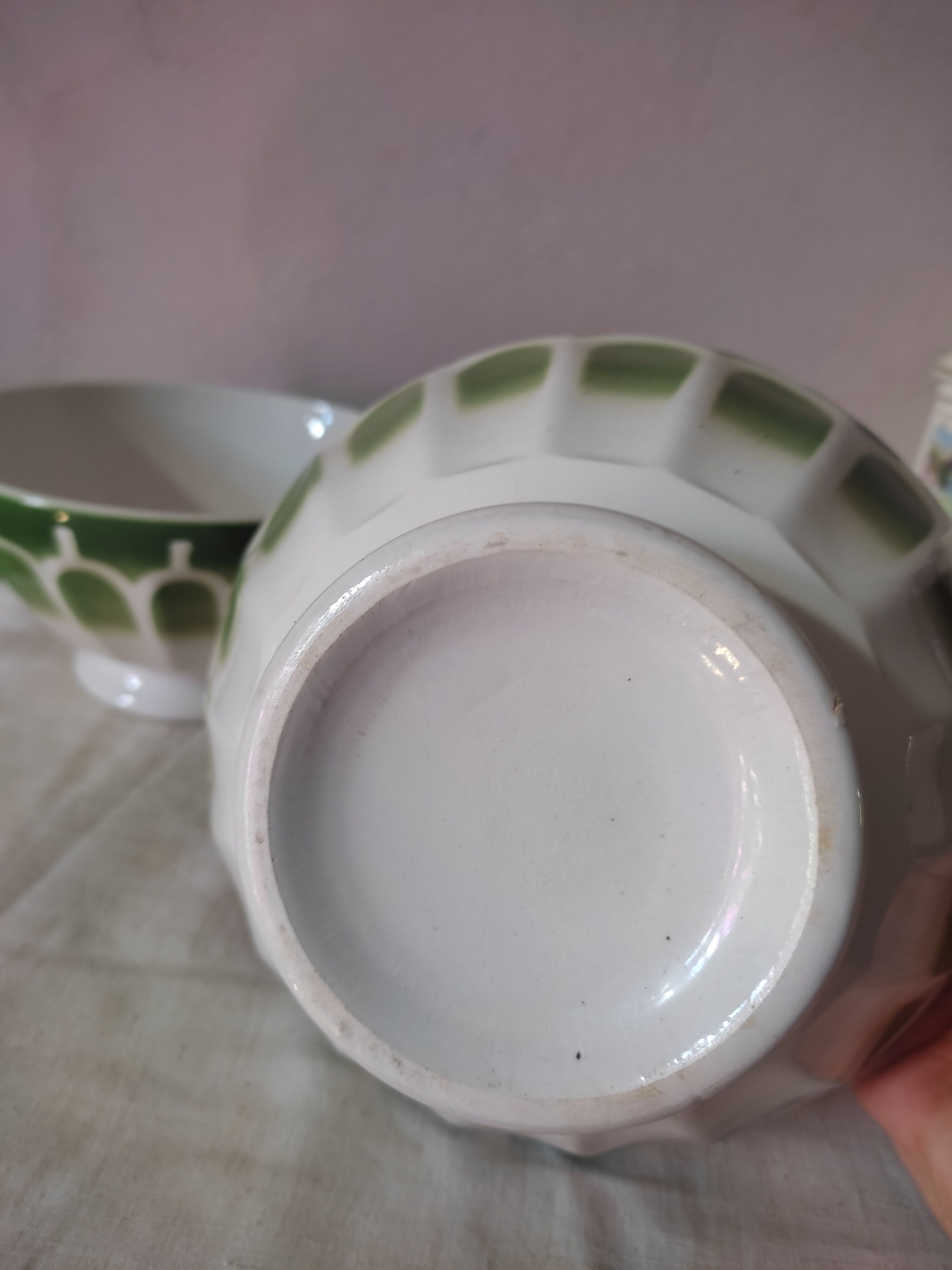 2 old standing bowls