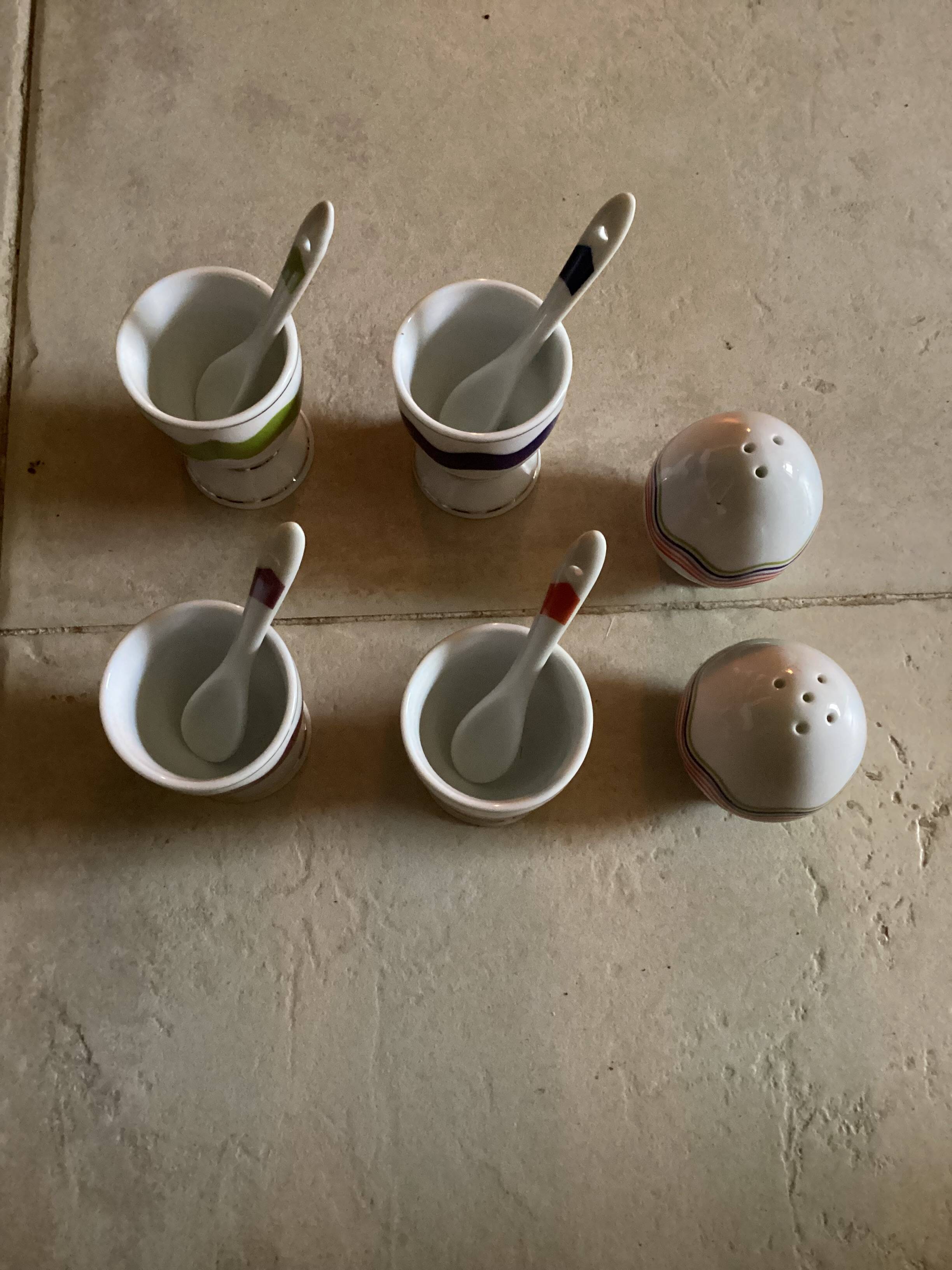 Set of 4 egg cups with their spoons, salt shaker, colored pepper shaker