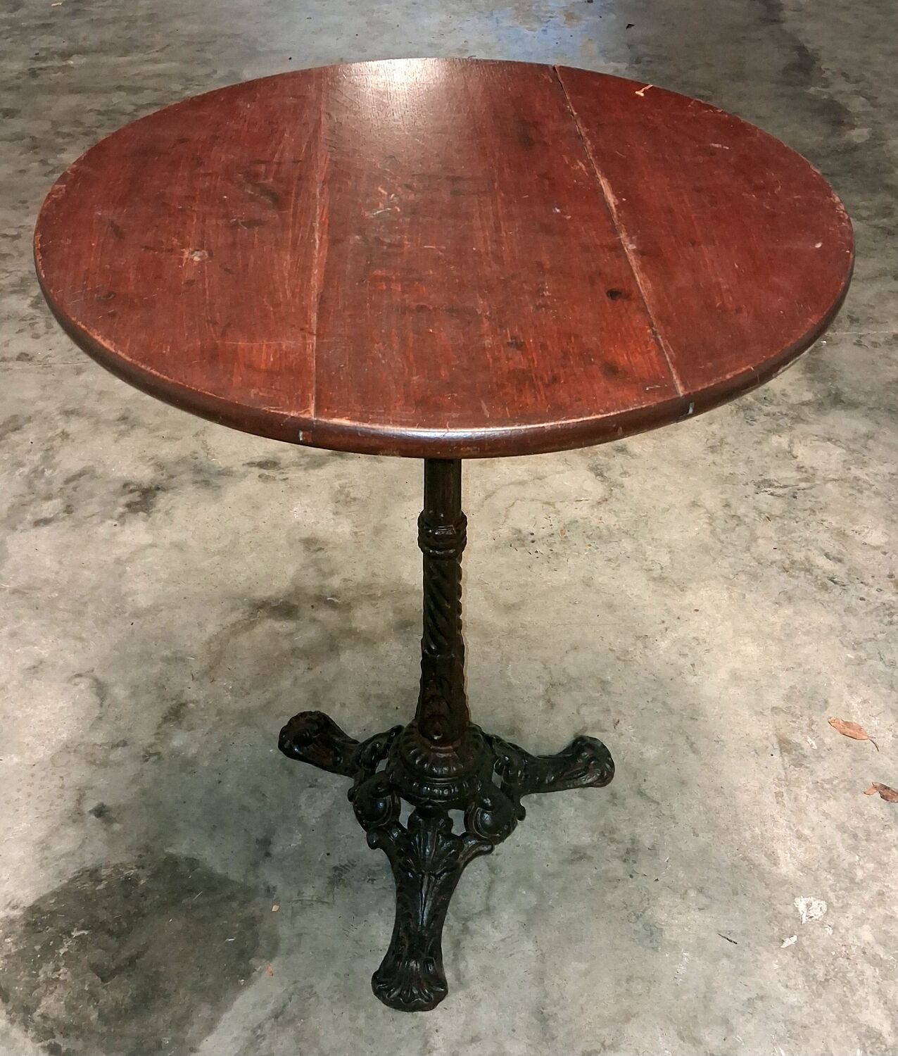 Country bistro guéridon table