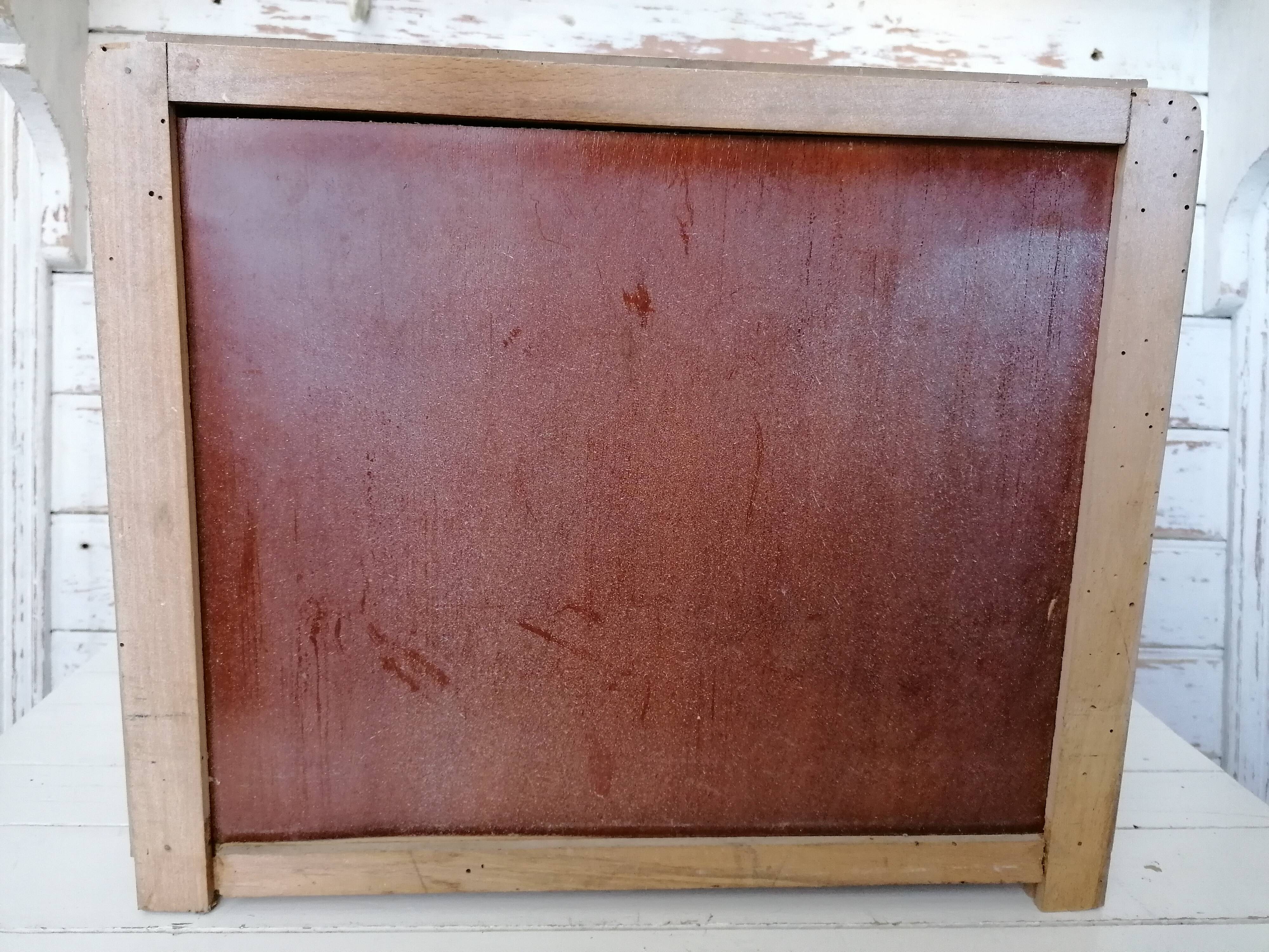 Small storage unit to lay