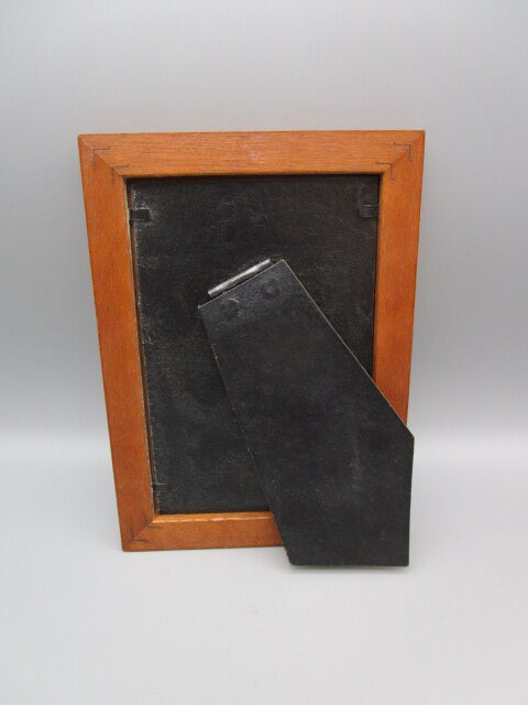 Inlaid frame to pose old