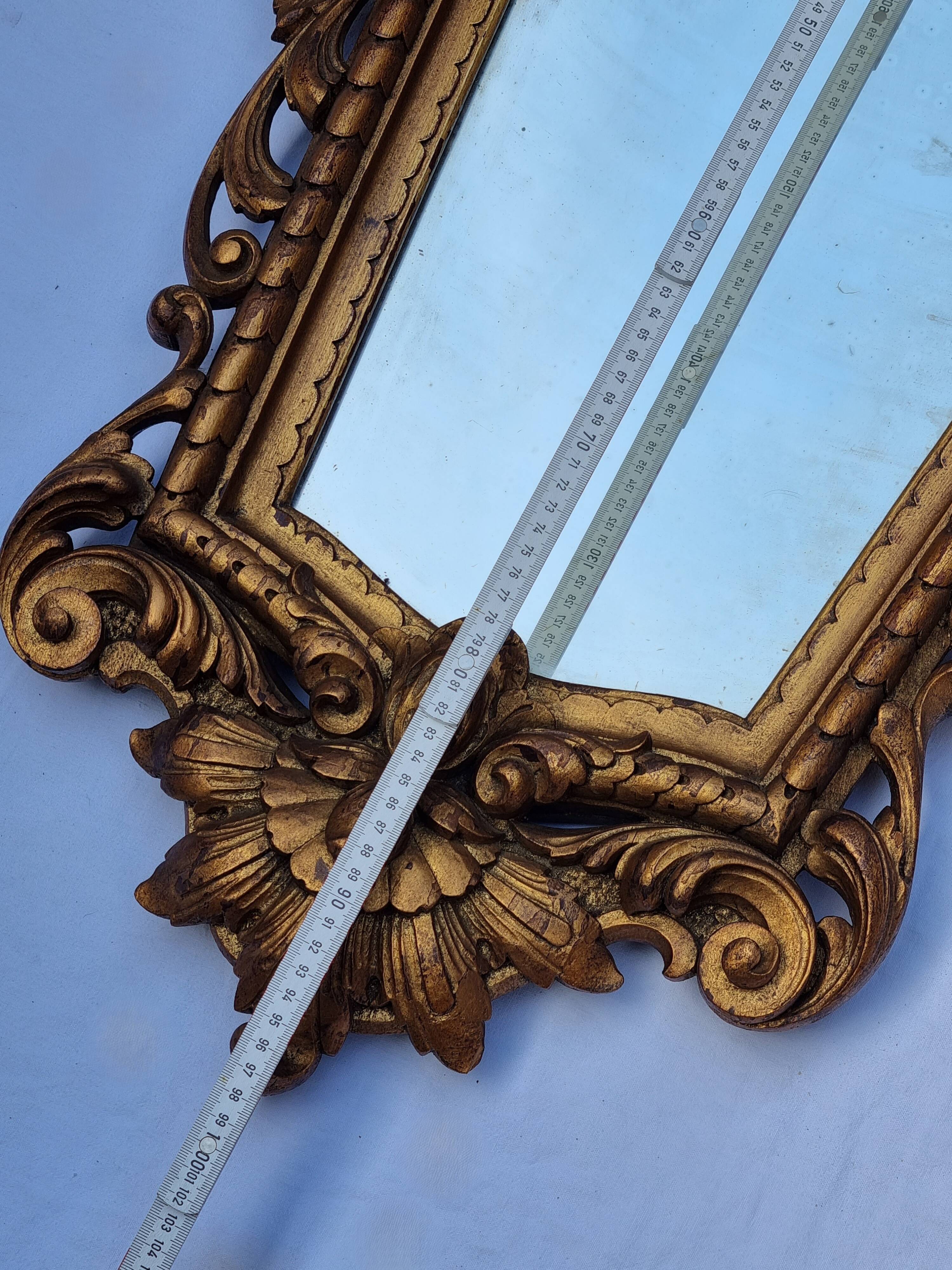 Antique wall mirror in carved gilded wood, Louis XV style, 19th century, 98 x 57 cm.