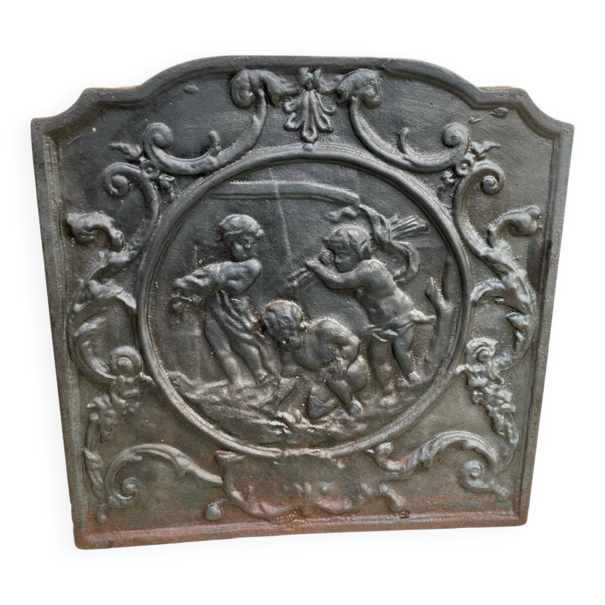 Plaque de cheminée Louis XV française du 20ème siècle « Cupids » 'Amours'