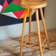 Tabouret de bar en bois blond massif vintage