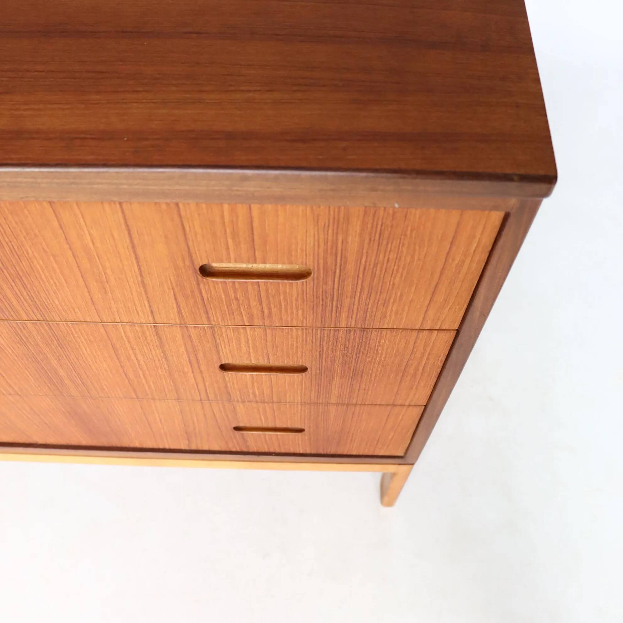 Commode scandinave en teck