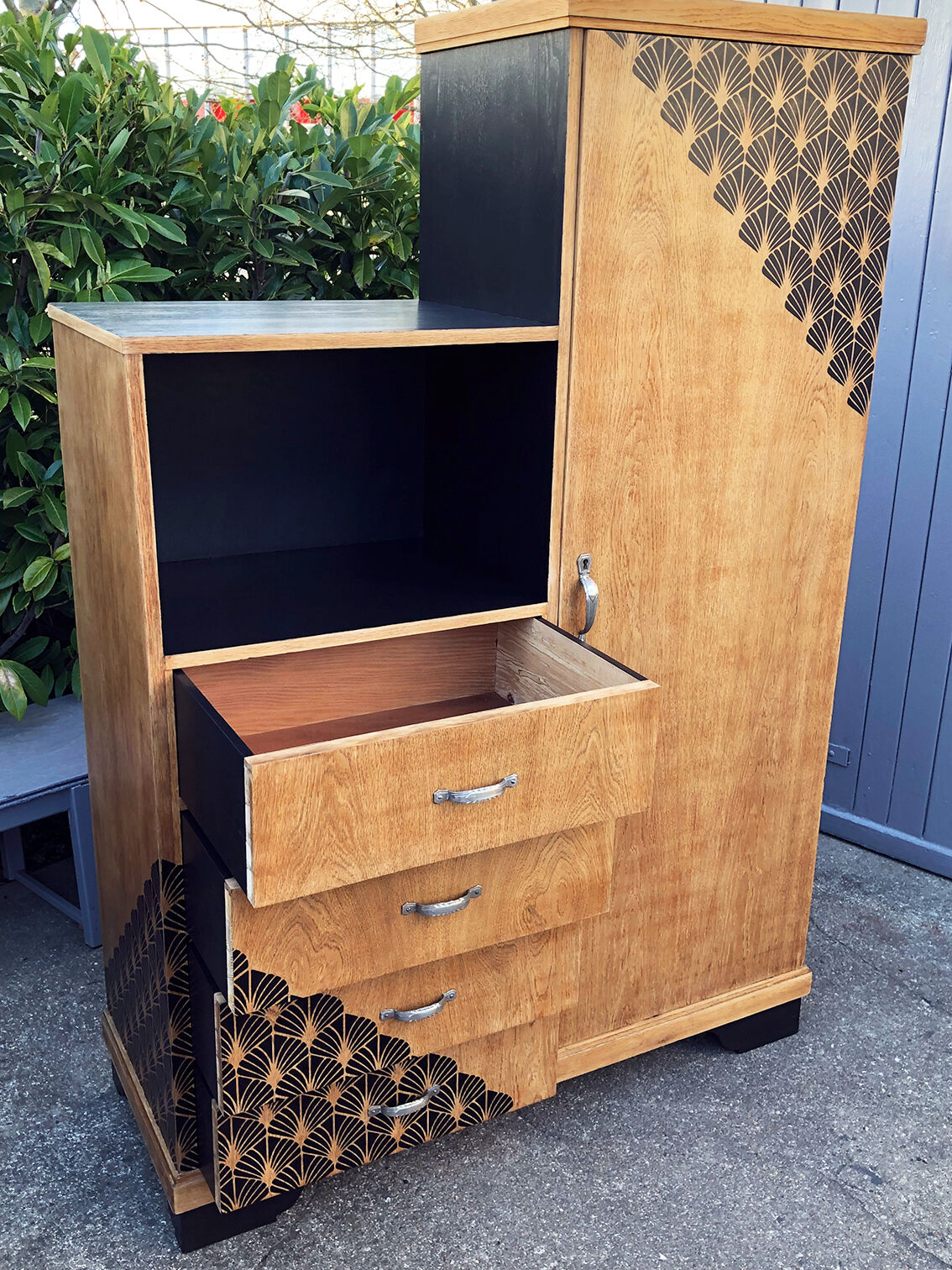 Asymmetric Cabinet