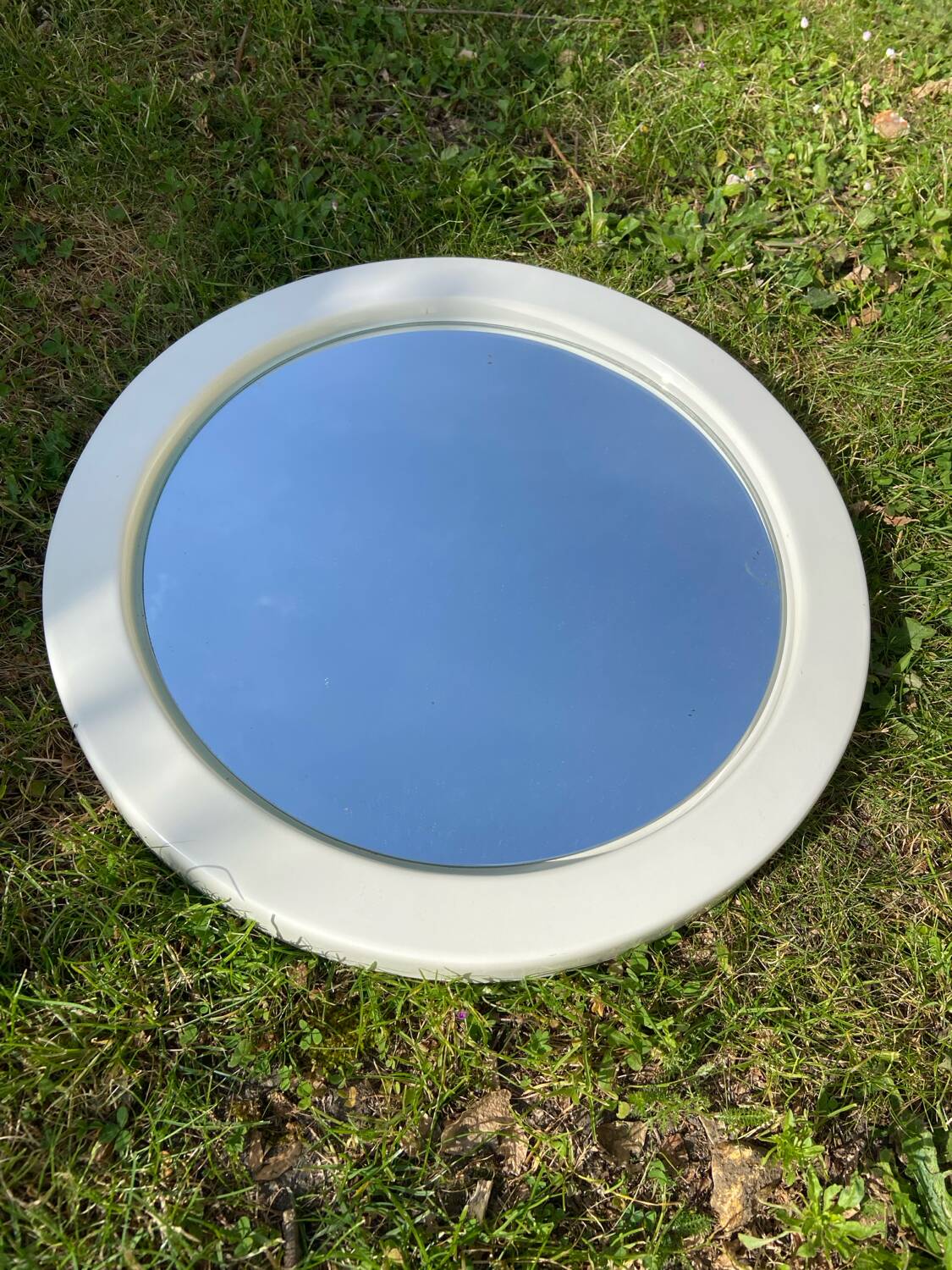 Miroir rond blanc en plastique vintage