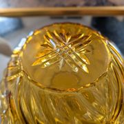 Coupe en verre ambré floral – années 1960-1970