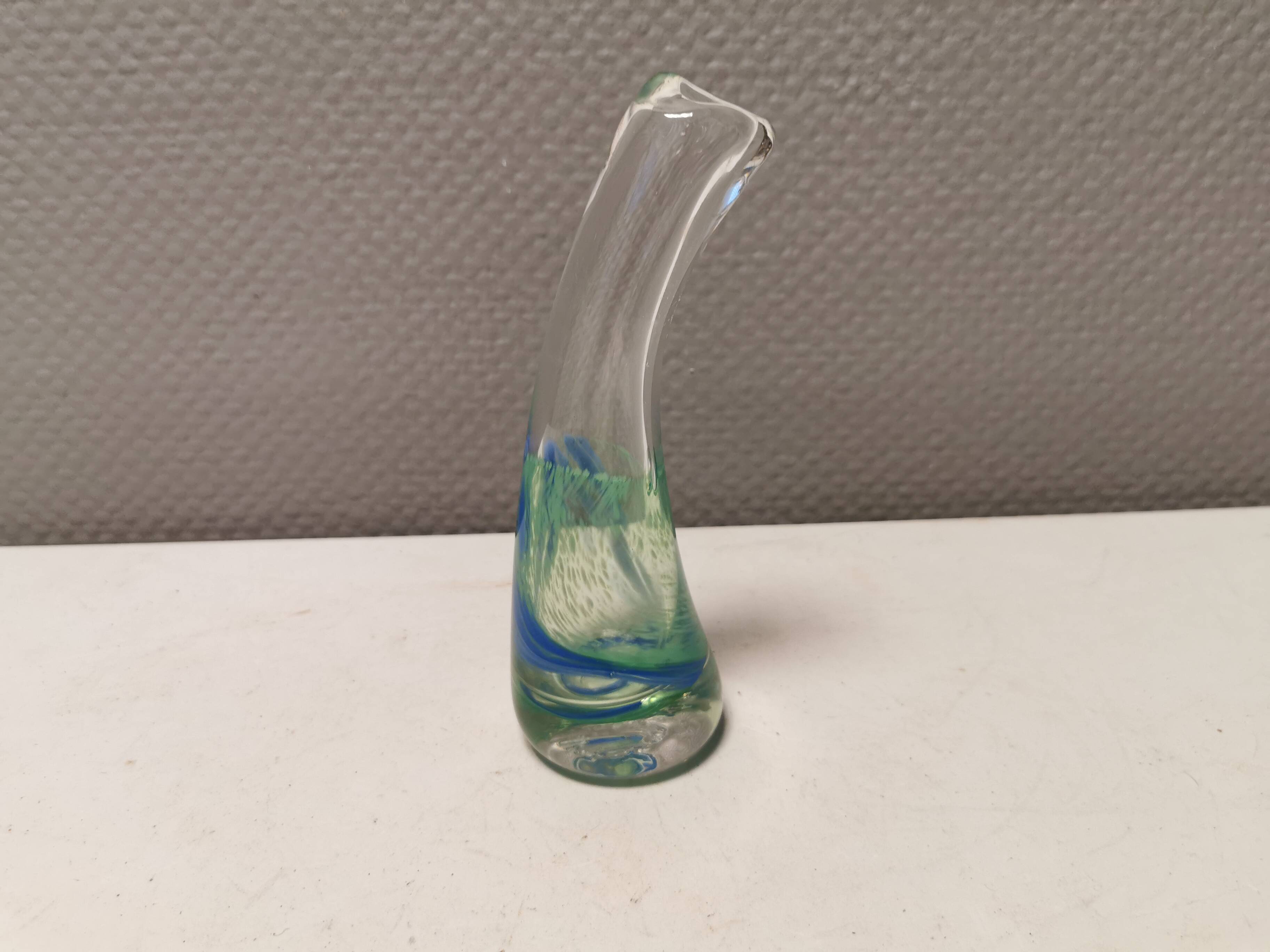 Beau vase en verre fait main, du Danemark des années 1960-70