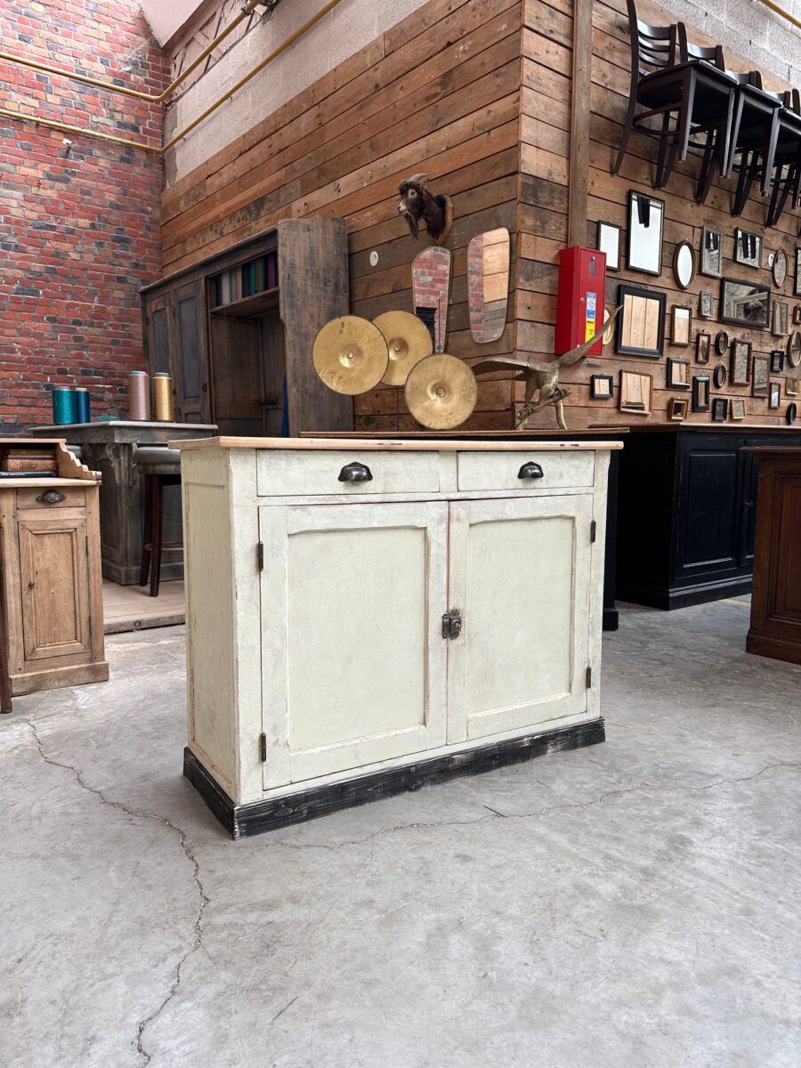 Buffet with 2 doors from the early 20th century.