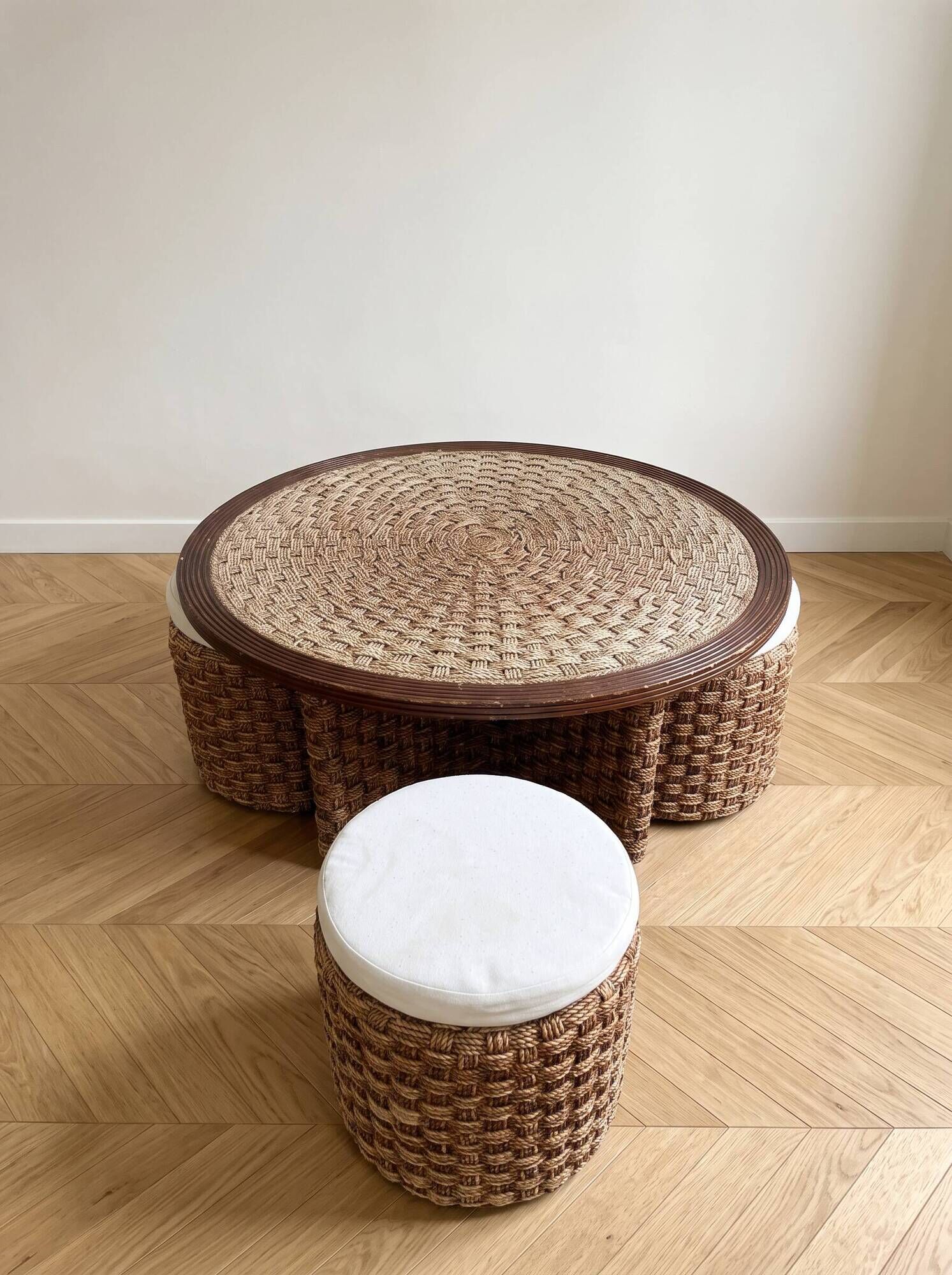 Ensemble table basse et 4 poufs encastrables vintage en corde tressée