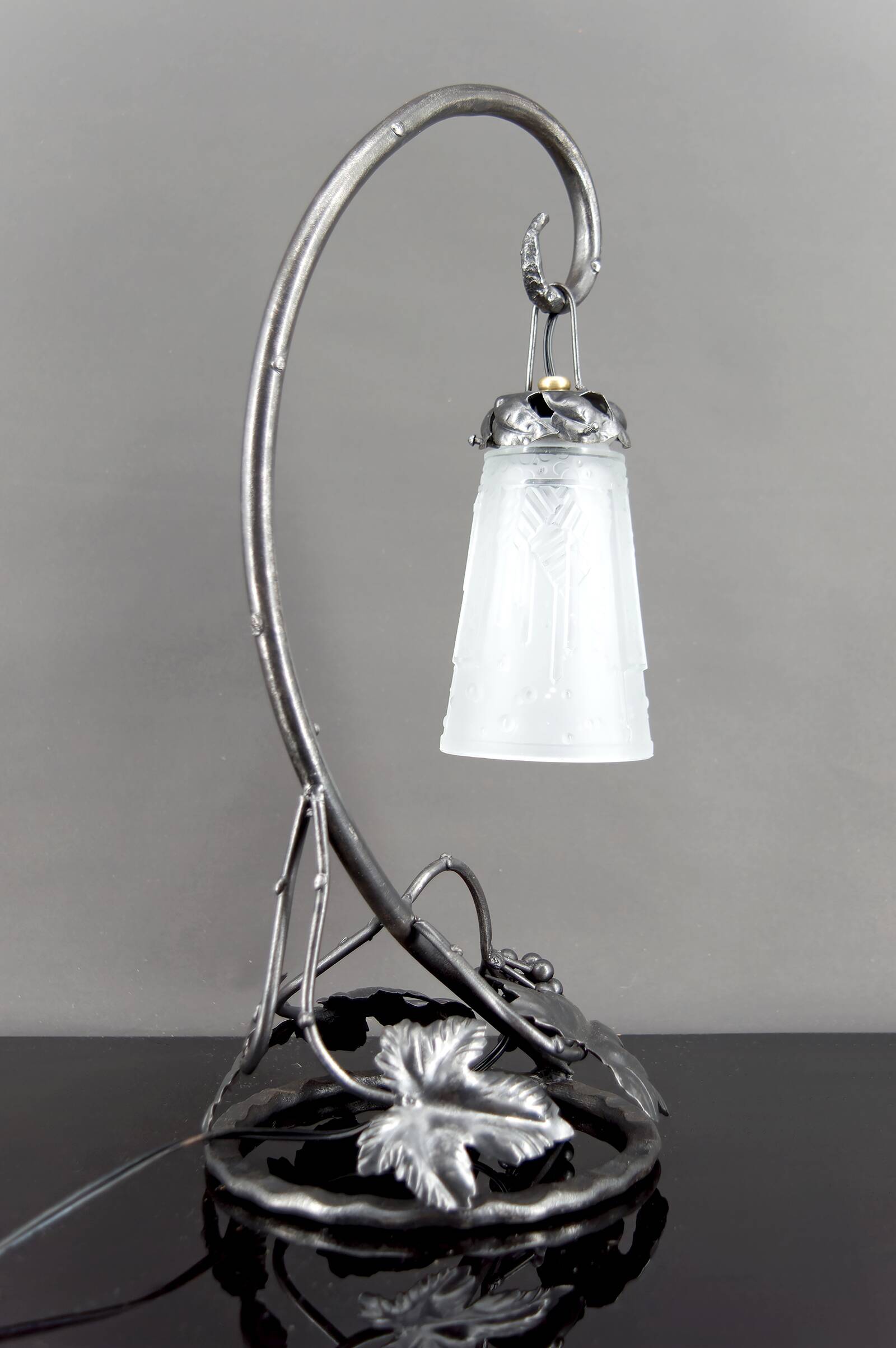Wrought Iron Lamp, "Vine", Muller Frères Lunéville, Art Deco, c. 1930