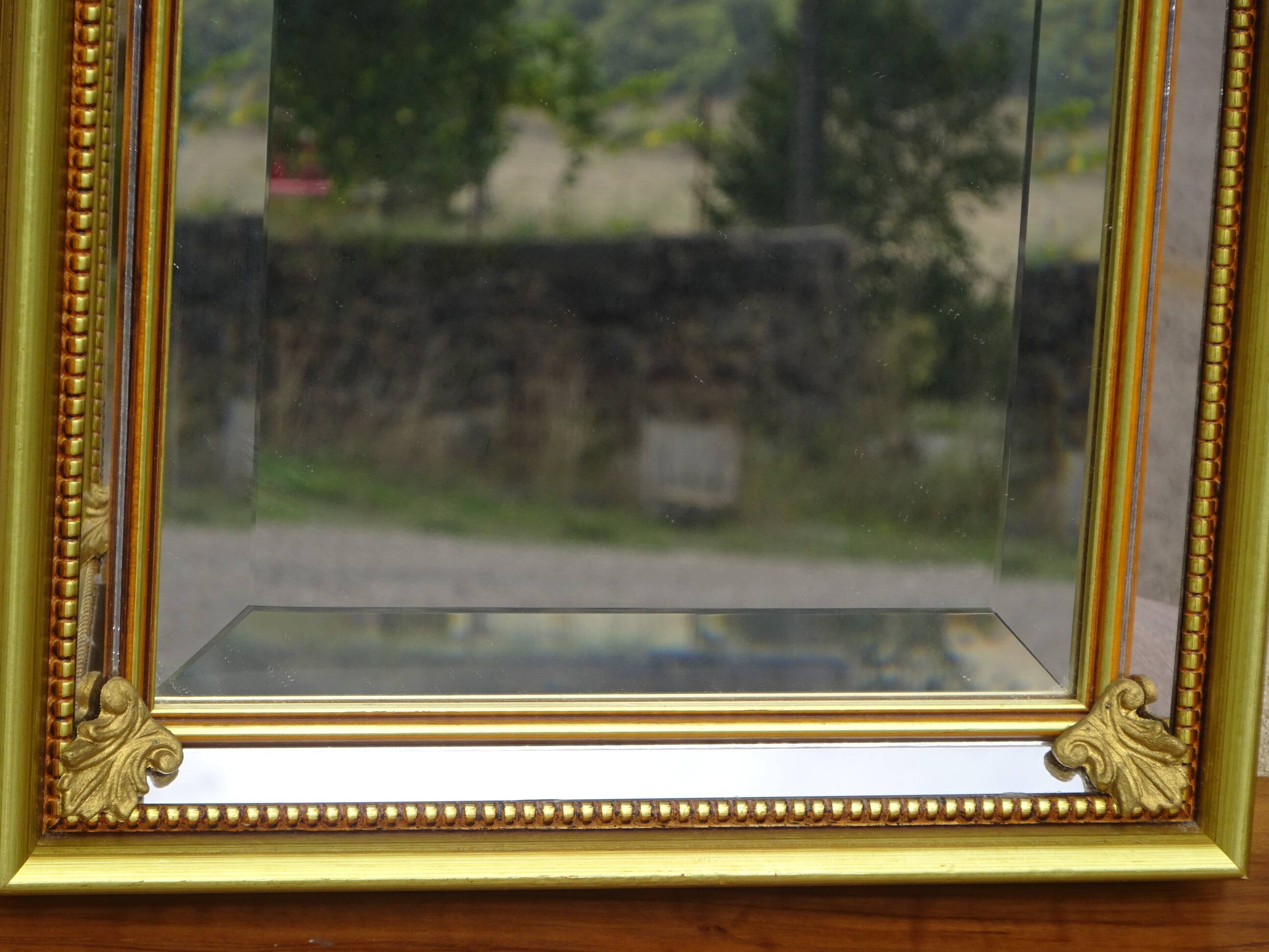 Hallway mirror, gilded frame, curtains and fleur-de-lis