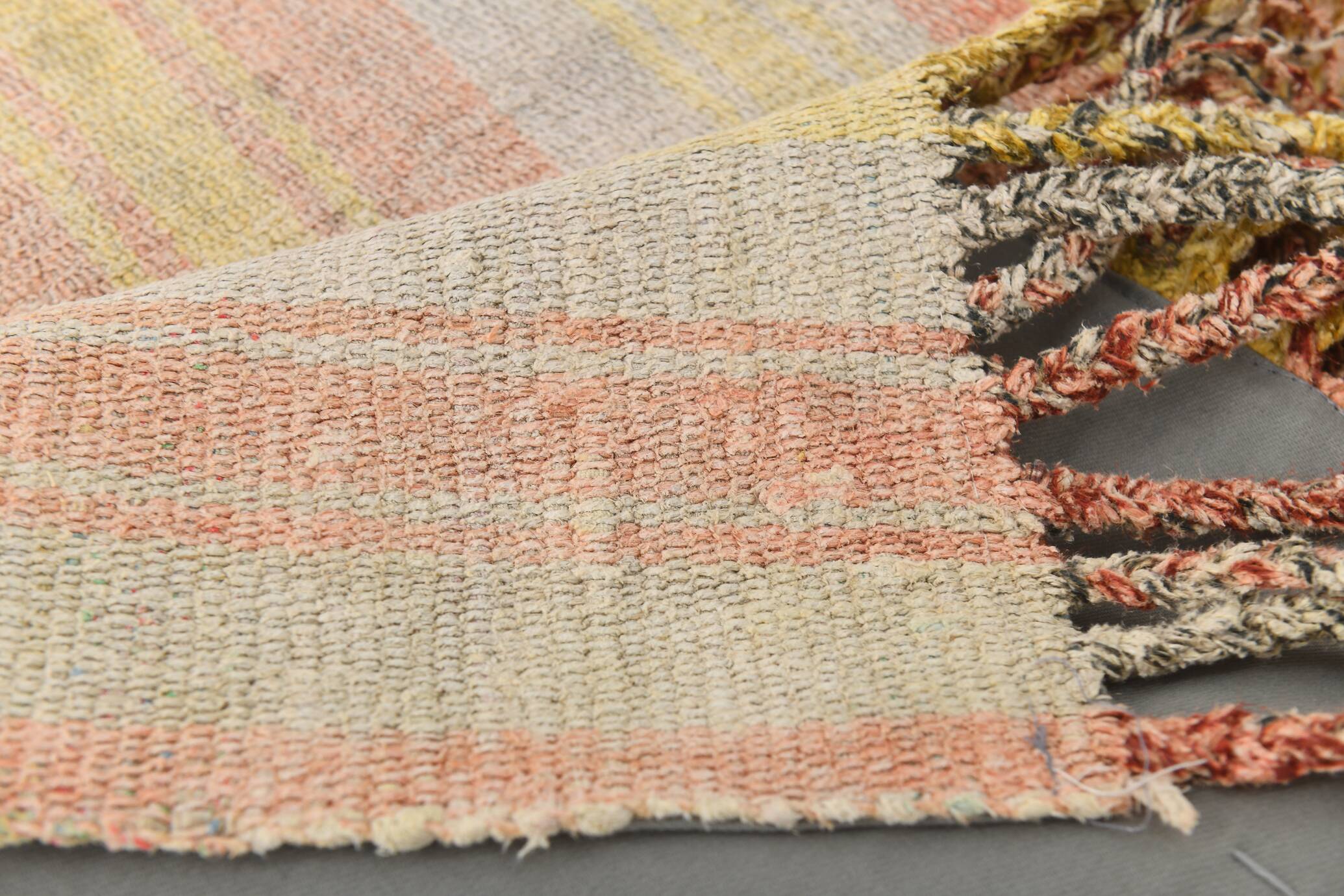 5x7 Pale Red & Yellow Striped Kilim Rug, 147x229Cm