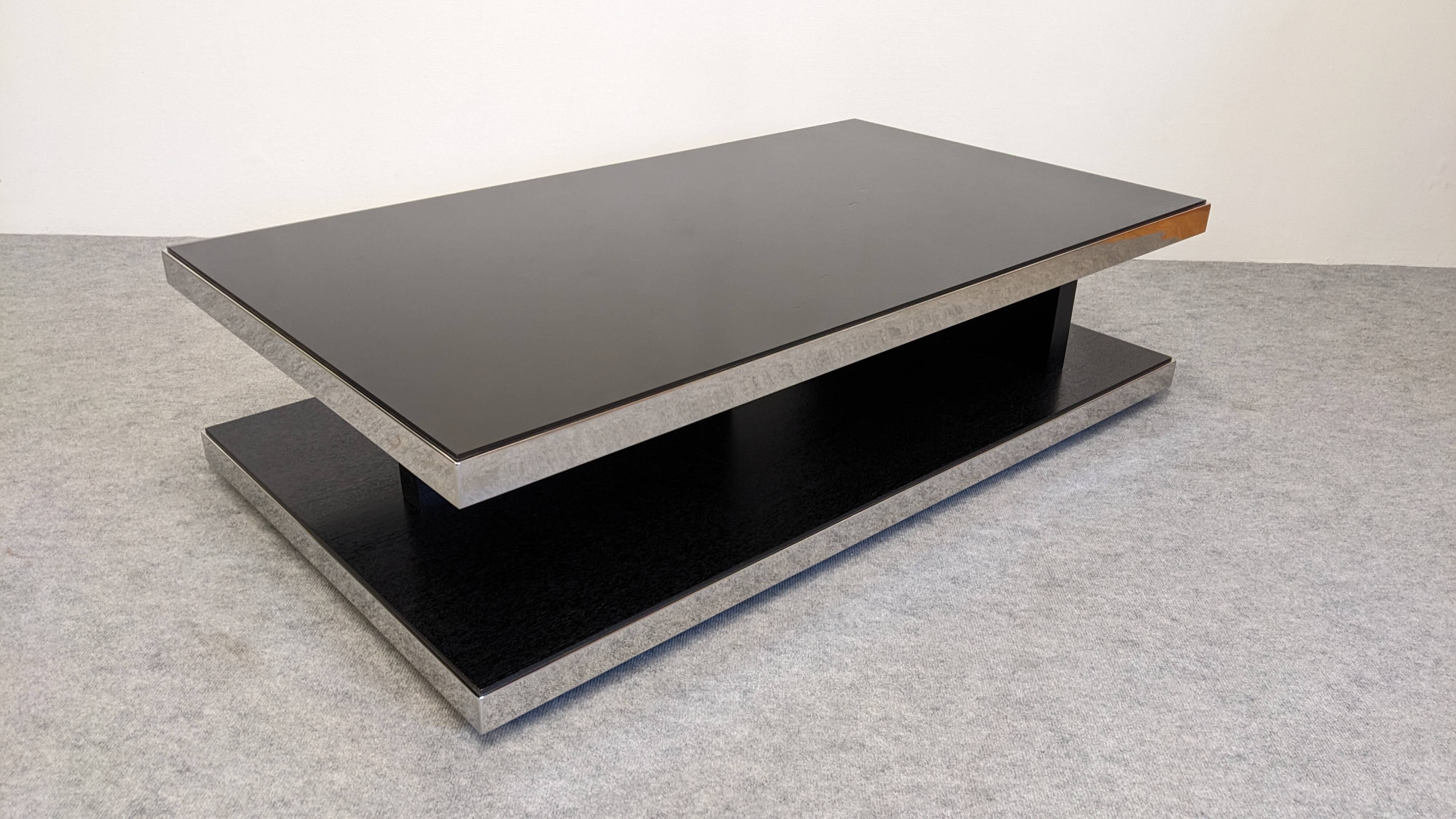 Contemporary design coffee table, Italian 1970s style.