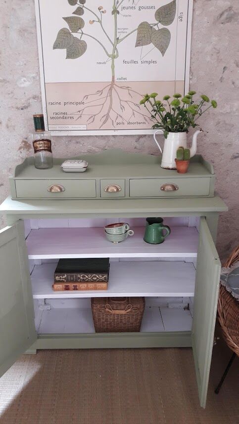 Green Parisian buffet