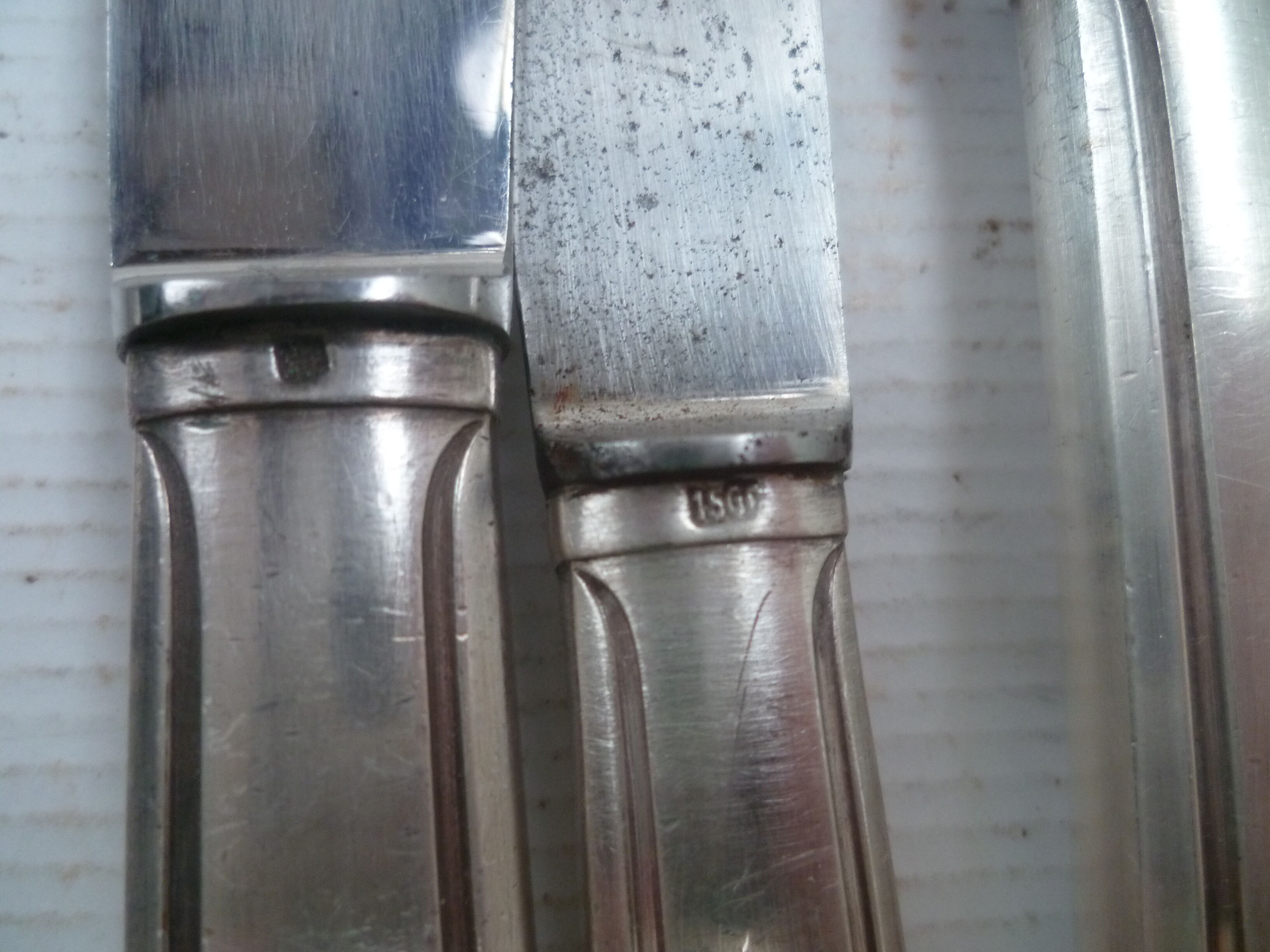 Set of 10 silver metal knives