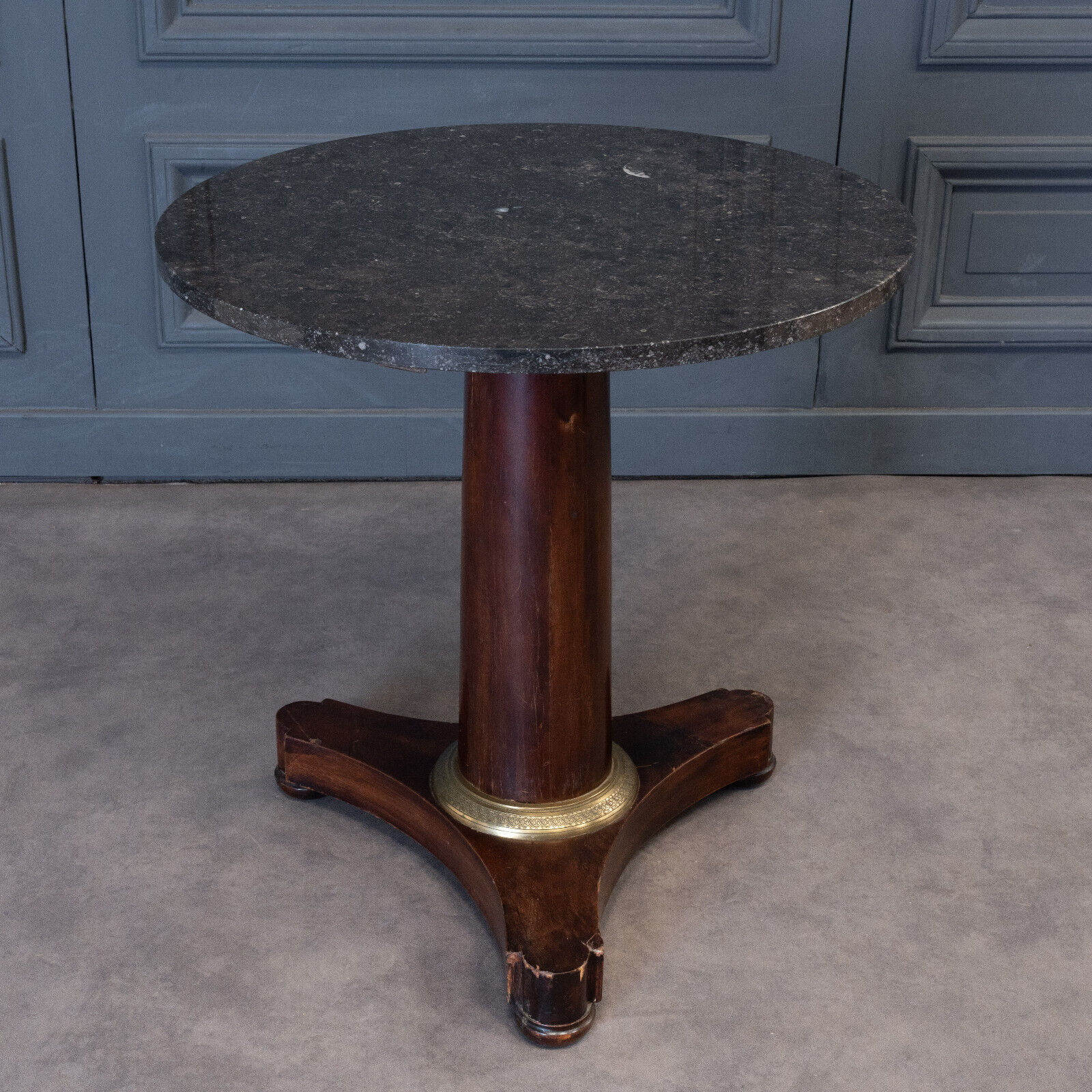 Mahogany pedestal table was central foot tripod gray marble of Sainte Anne nineteenth