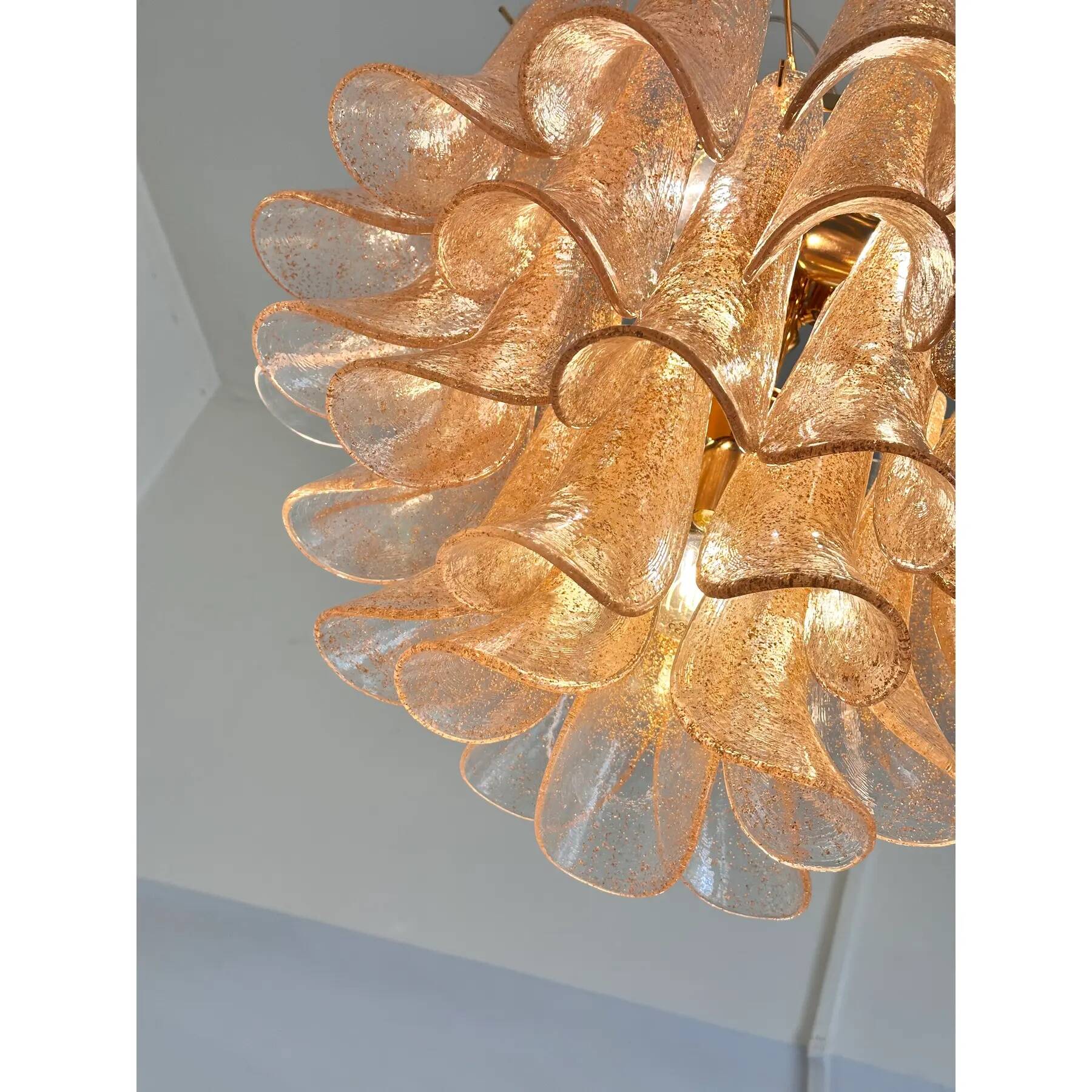 Contemporary Clear and Gold “Petali-Selle” Murano Glass Chandelier in Mazze
