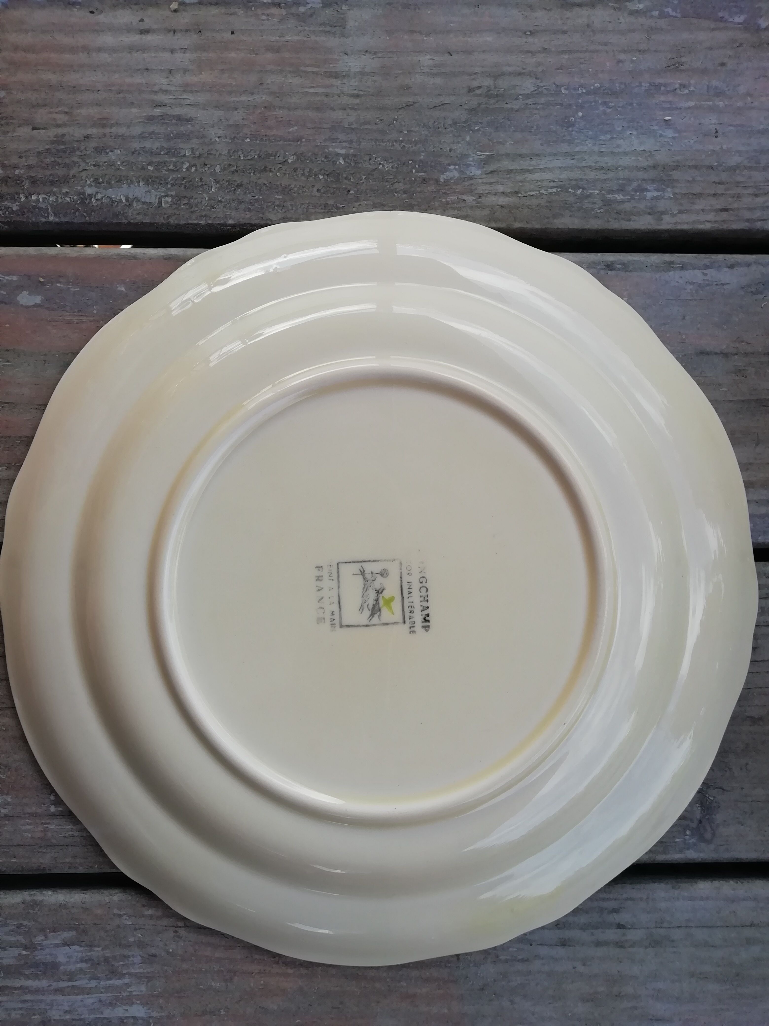 Round longchamp dish