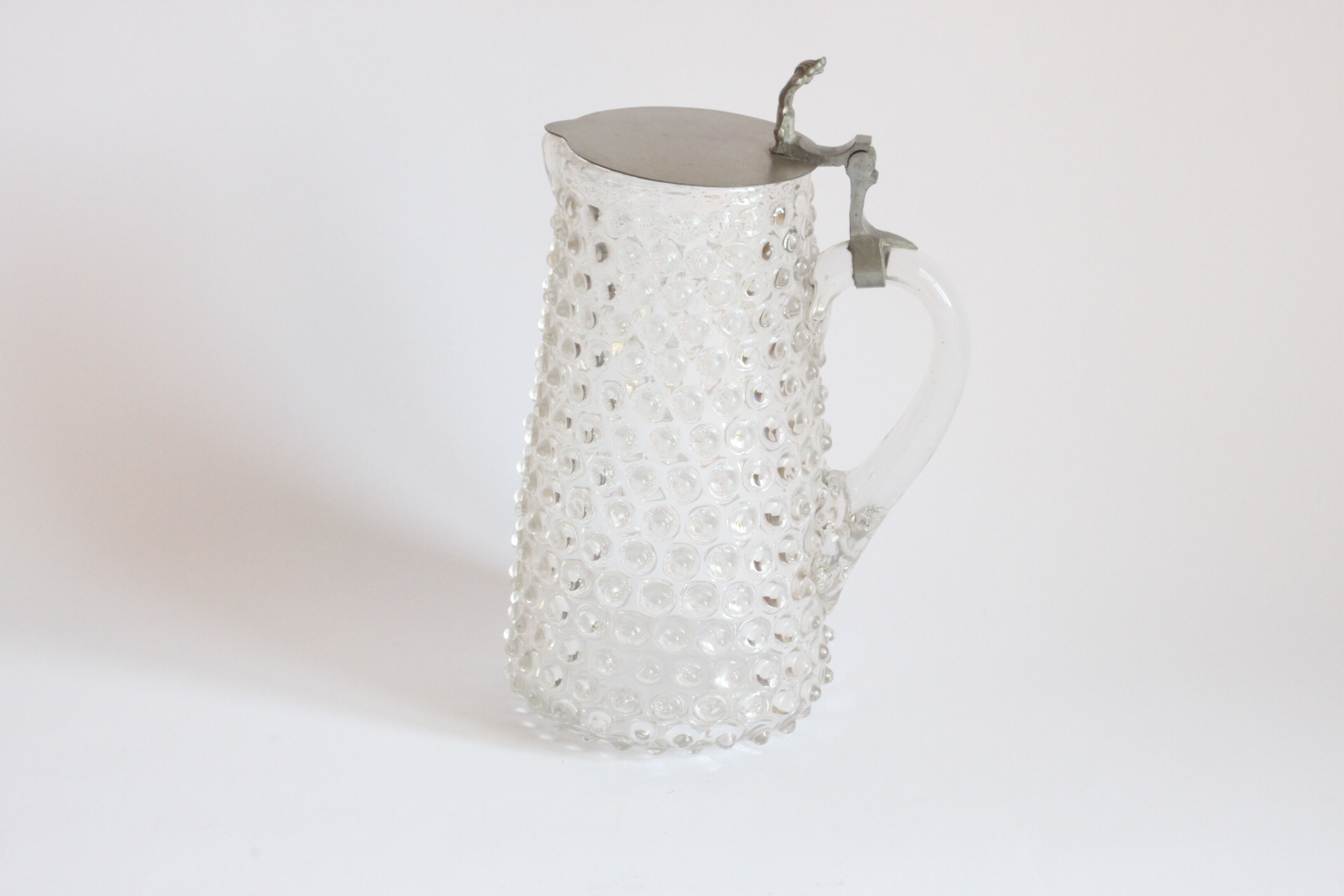 Verre de Liège, pichet en verre hobnail, Belgique du 19ème siècle.