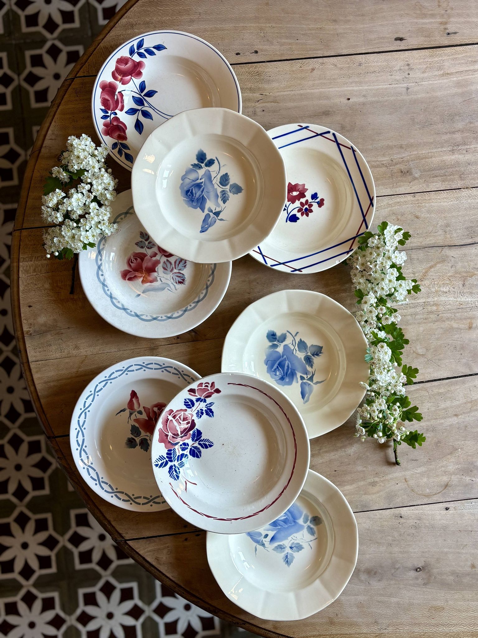 Lot de 8 assiettes creuses vintage dépareillées