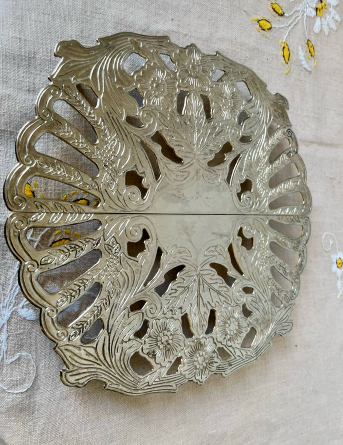 Antique vintage expandable trivet