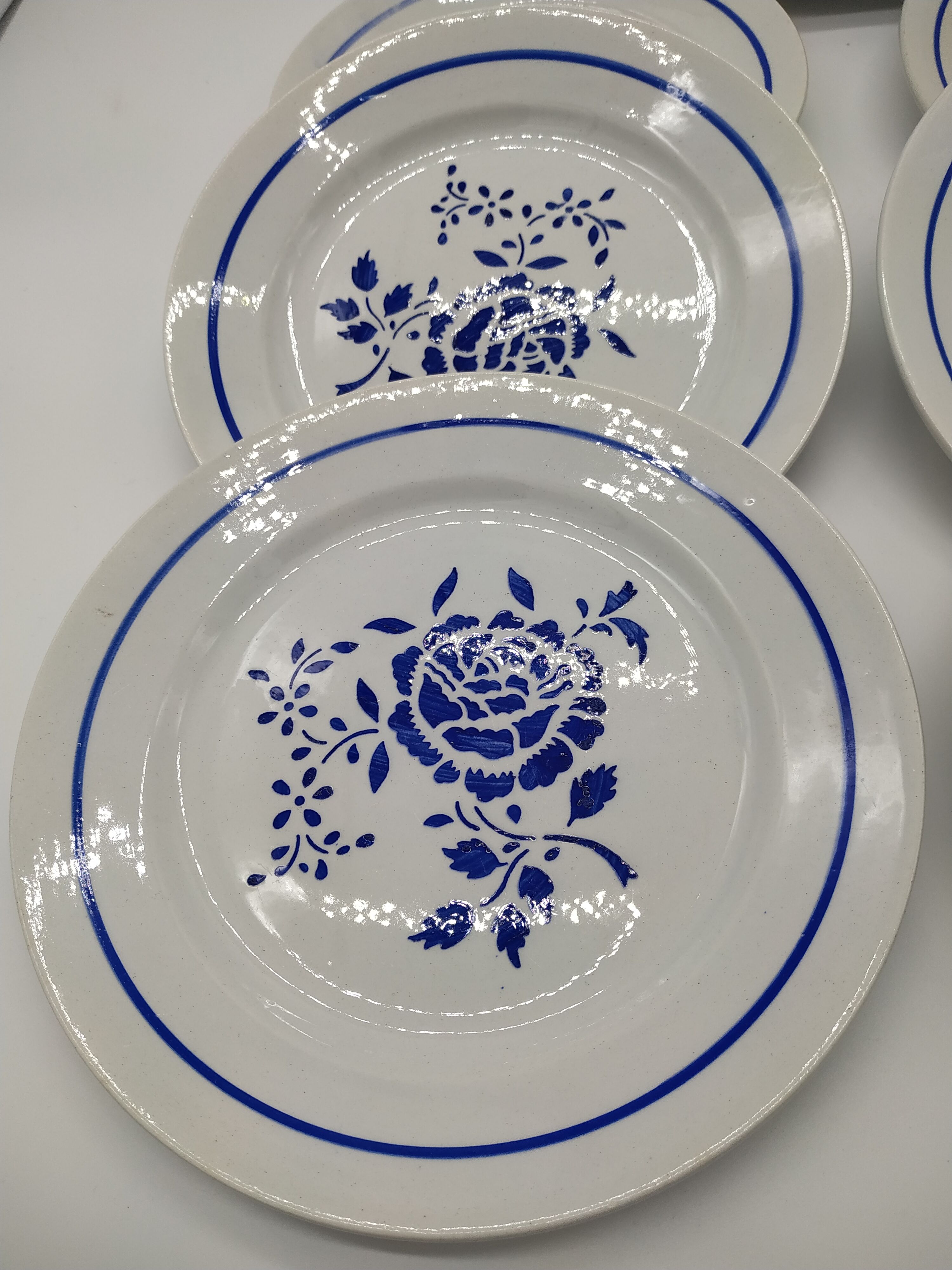 Lot of 6 flat plates and a round Lunéville dish