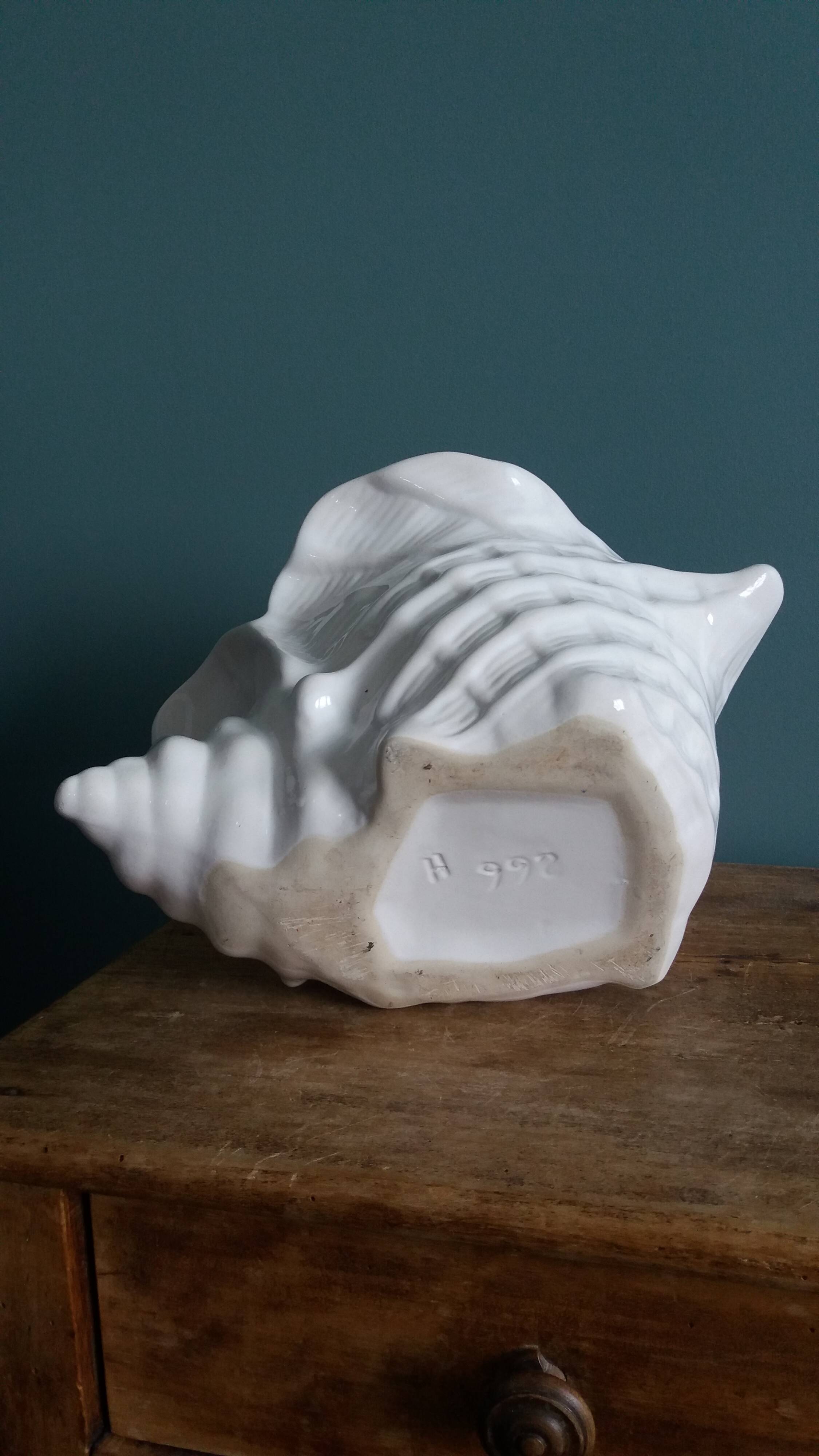 Ceramic conch shell, plant pot or trinket dish.