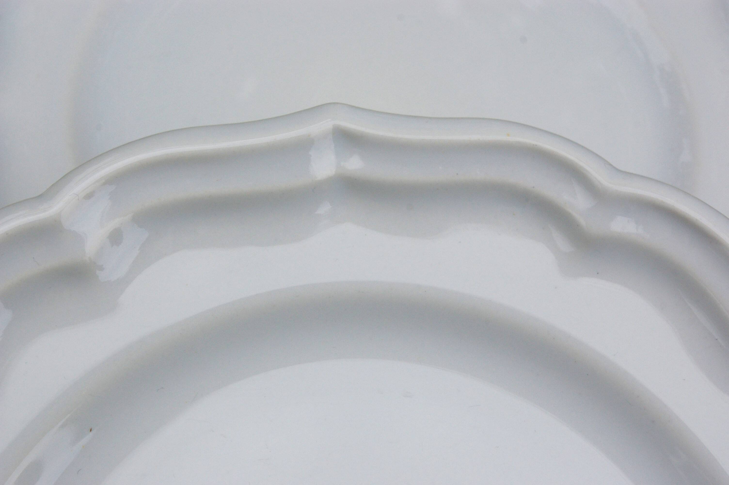 6 Flat plates in Gien earthenware model Louis XV white