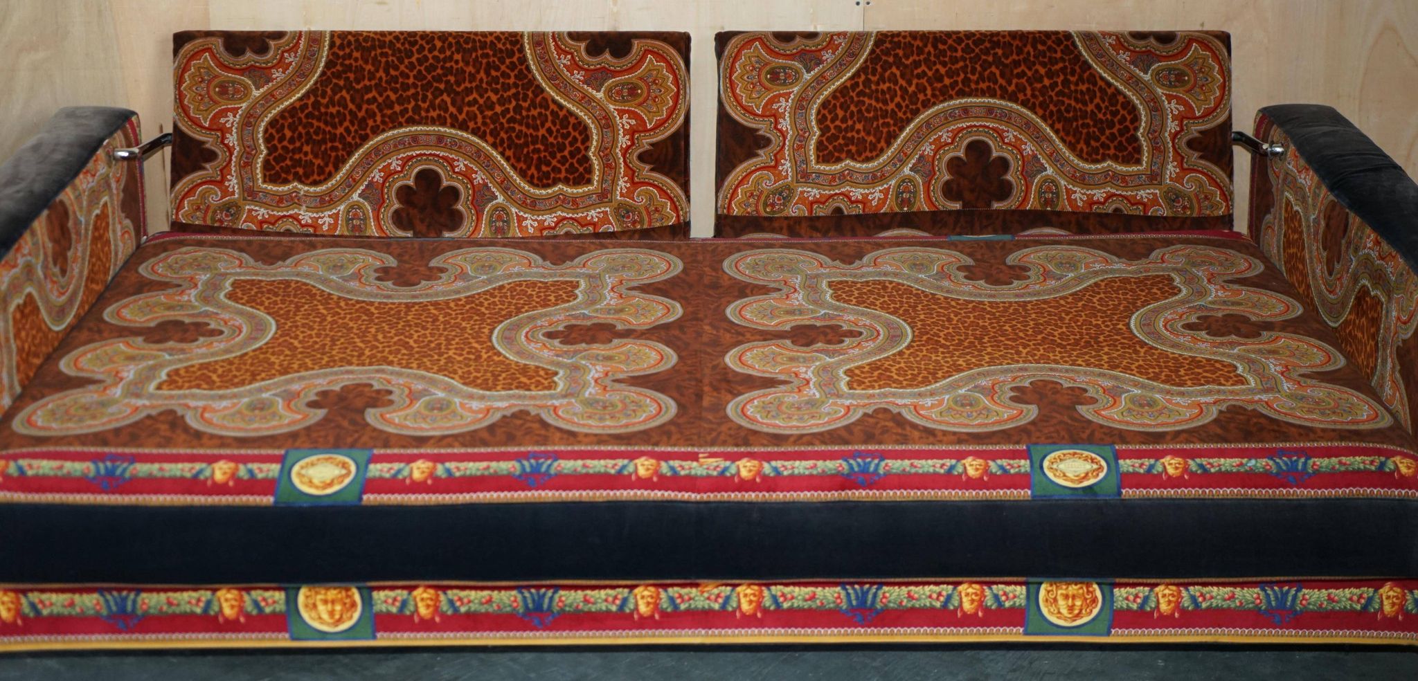 Adjustable canapé Ilian Rachov for Versace 2003, part of a suite.