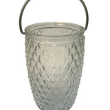 Ice cube or ice bucket
