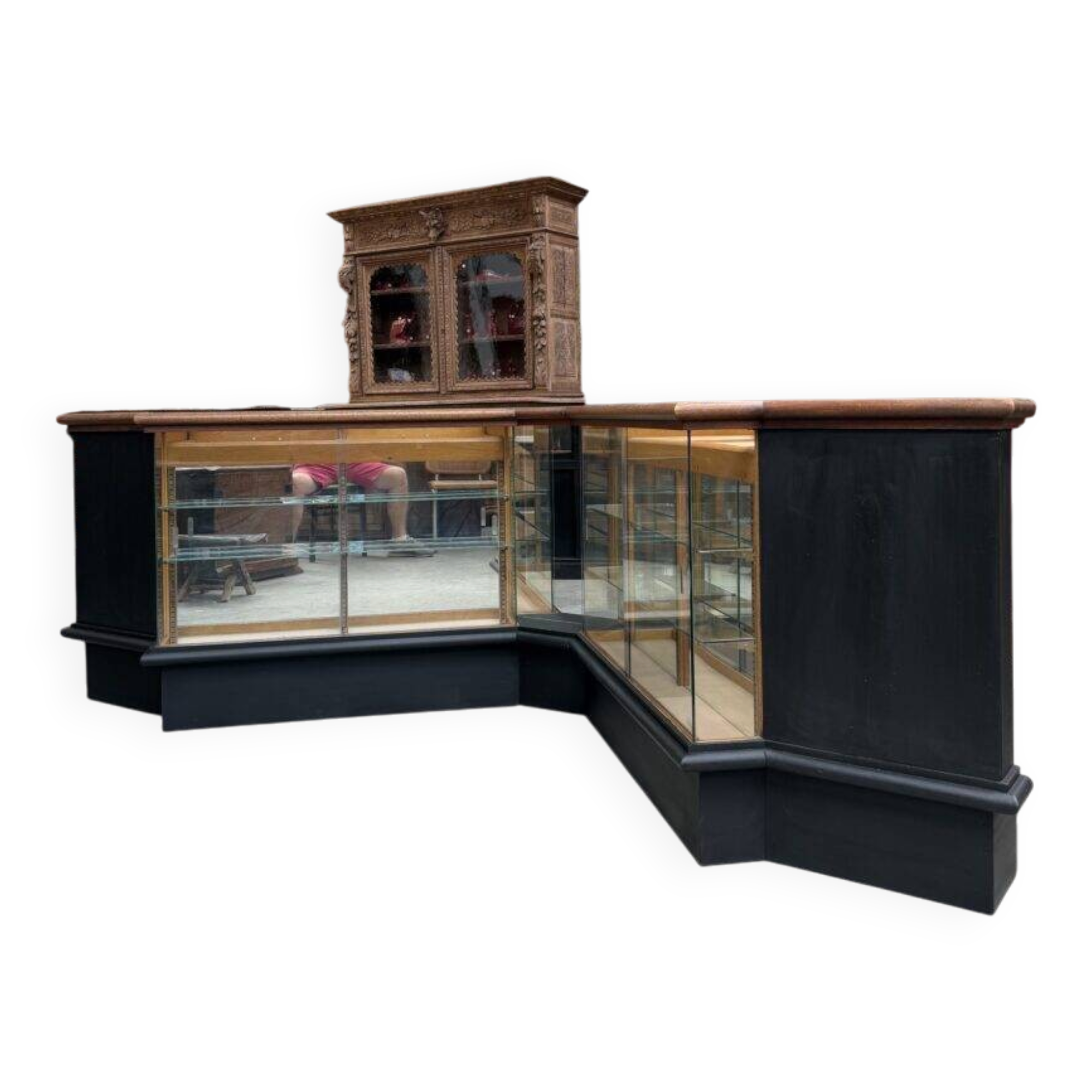 Ancien comptoir vitrine d’angle de maroquinier